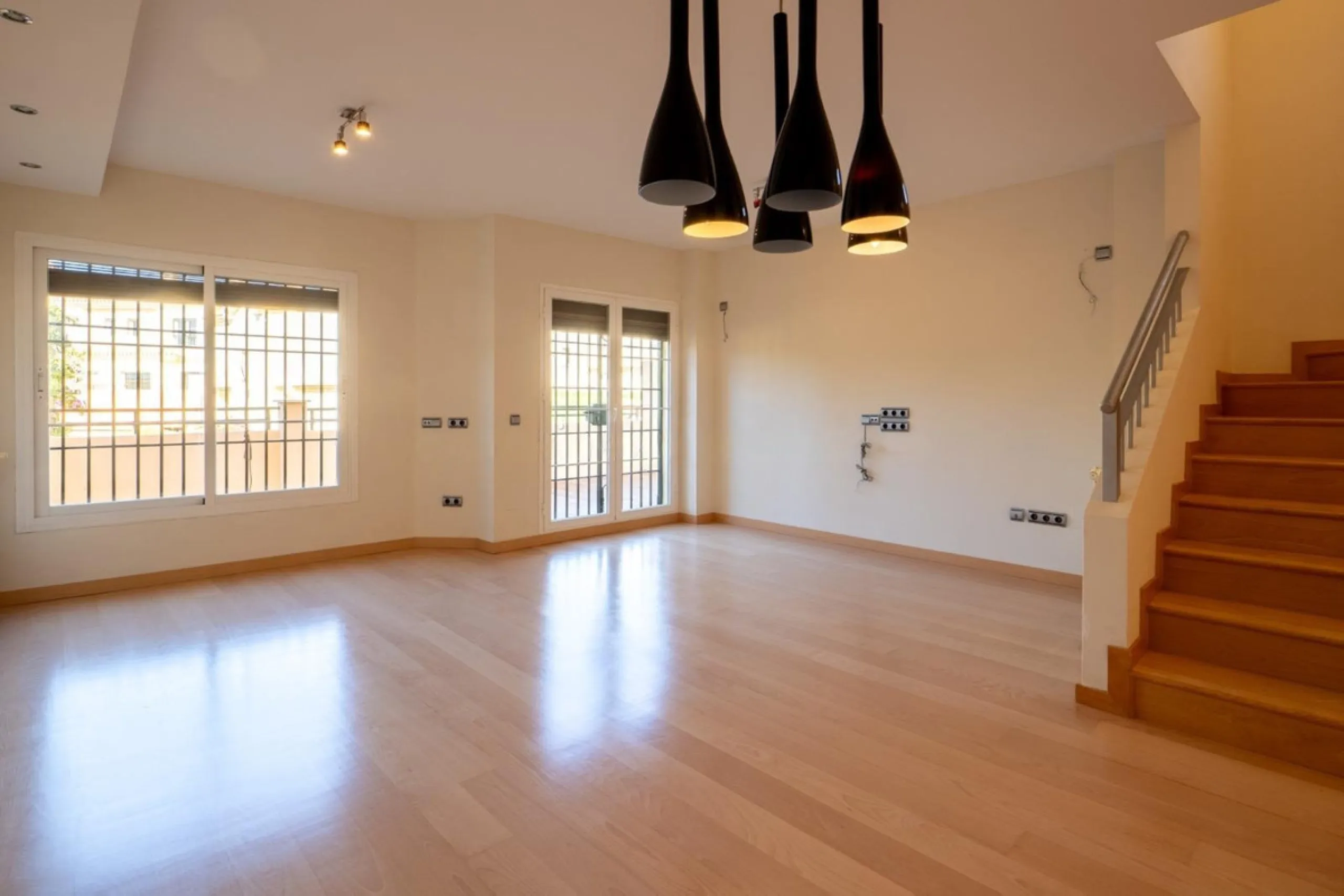 House - Townhouse в продаже в Fuengirola, Málaga. В доме 4 спален и 3 ванных комнат. Площадь дома 240 м²