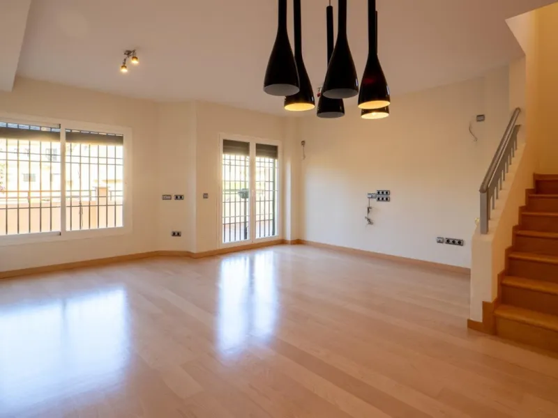 House - Townhouse в продаже в Fuengirola, Málaga. В доме 4 спален и 3 ванных комнат. Площадь дома 240 м²