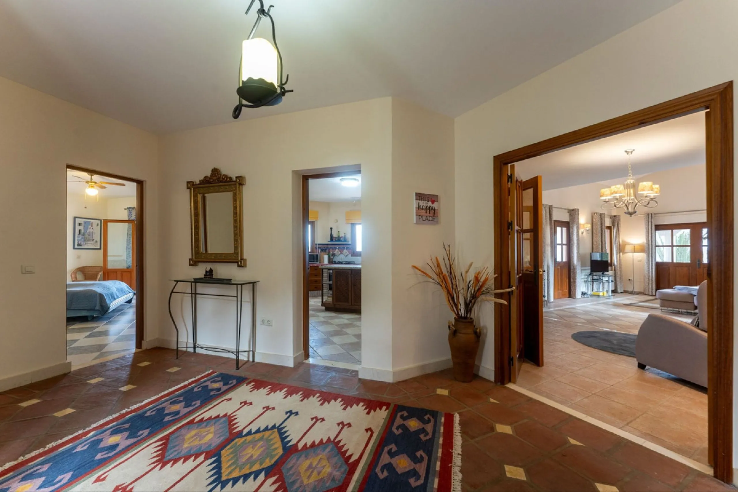 Set in an elevated and privileged position in the hills above Casarabonela, this charming country finca offers complete privacy, stunning surroundings, and breathtaking panoramic views across the Guadalhorce Valley towards Málaga and the Mediterranean Sea
