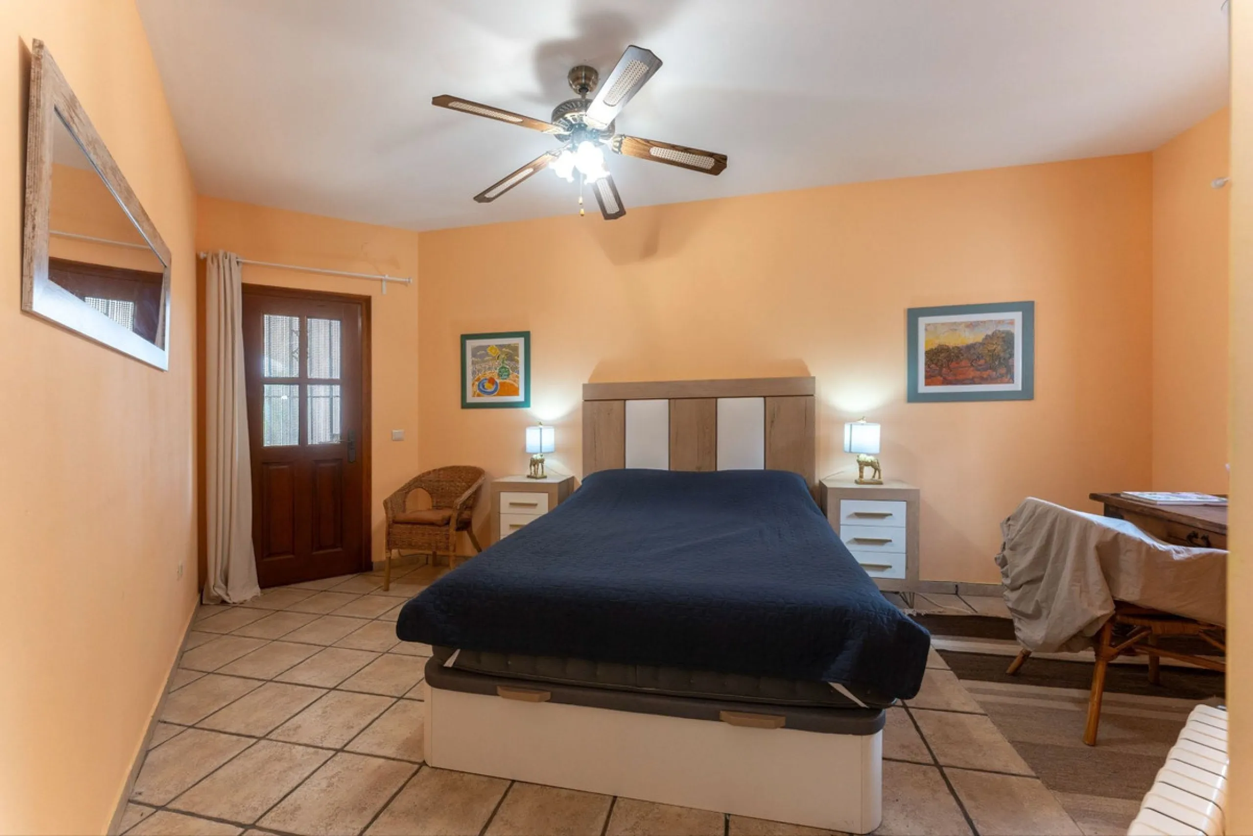 Set in an elevated and privileged position in the hills above Casarabonela, this charming country finca offers complete privacy, stunning surroundings, and breathtaking panoramic views across the Guadalhorce Valley towards Málaga and the Mediterranean Sea