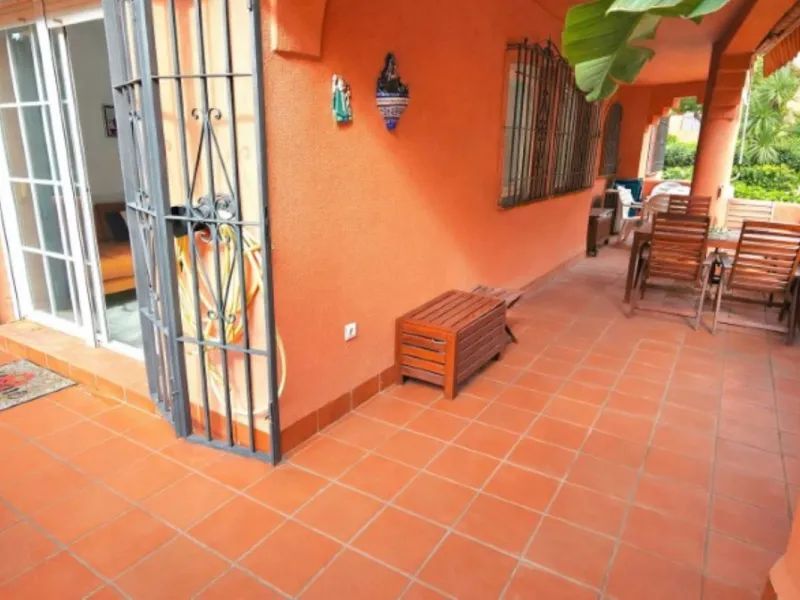 Fantastic, spacious and bright seaside elevated ground floor corner apartment, in a beachfront residential complex, located on one of the best beaches in Marbella. It features a large, very pleasant terrace that surrounds the entire property, perfect for 