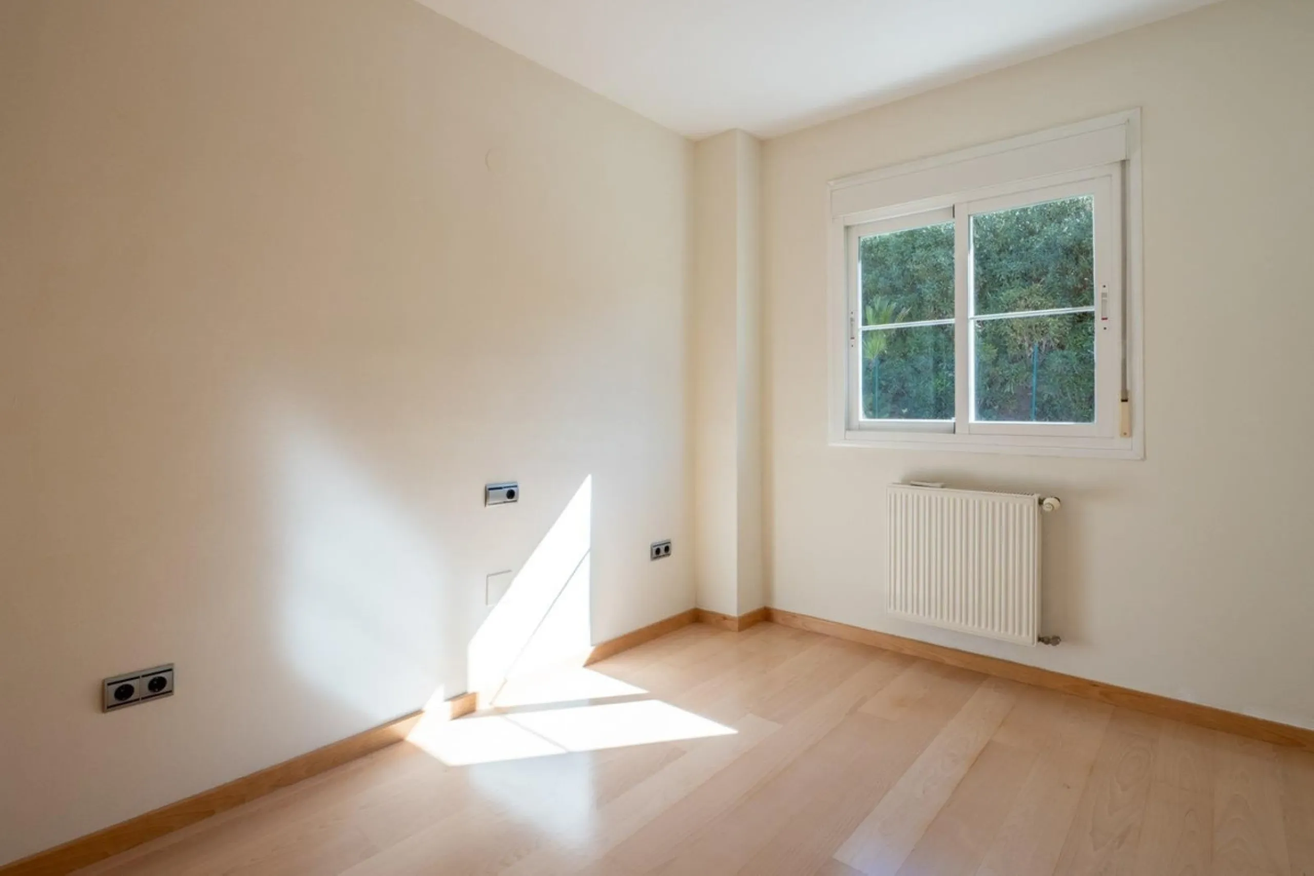 House - Townhouse в продаже в Fuengirola, Málaga. В доме 4 спален и 3 ванных комнат. Площадь дома 240 м²