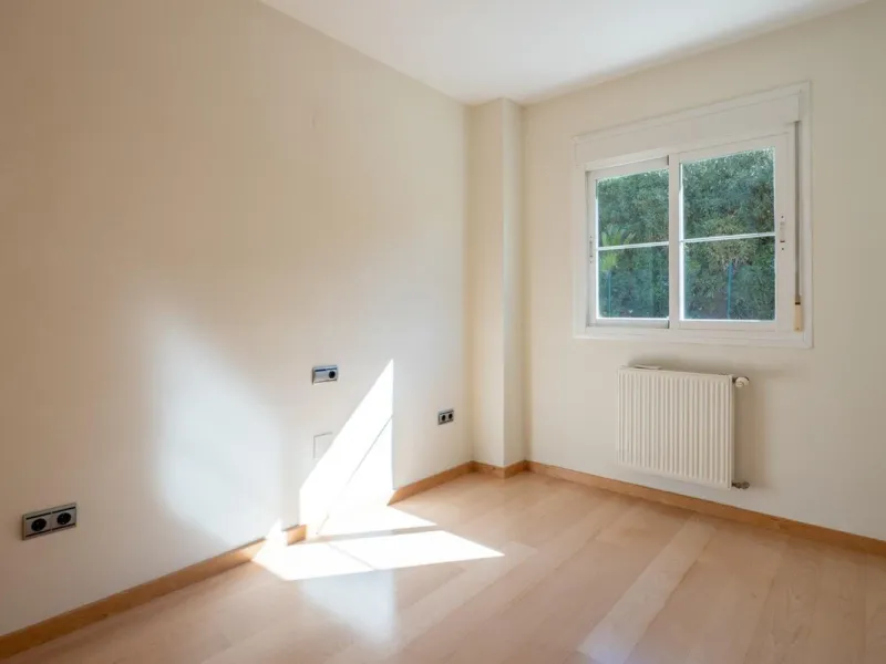 House - Townhouse в продаже в Fuengirola, Málaga. В доме 4 спален и 3 ванных комнат. Площадь дома 240 м²