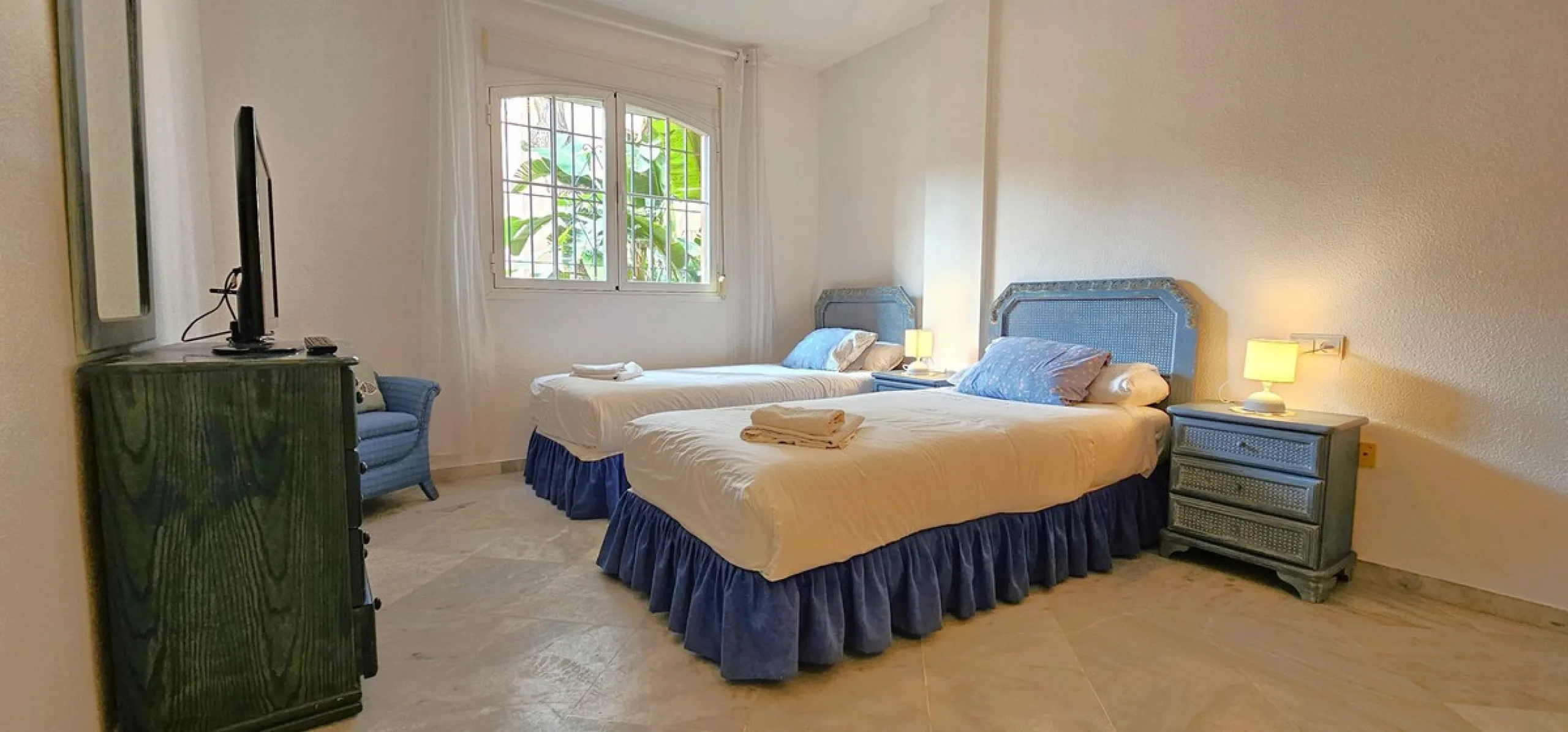 Fantastic, spacious and bright seaside elevated ground floor corner apartment, in a beachfront residential complex, located on one of the best beaches in Marbella. It features a large, very pleasant terrace that surrounds the entire property, perfect for 