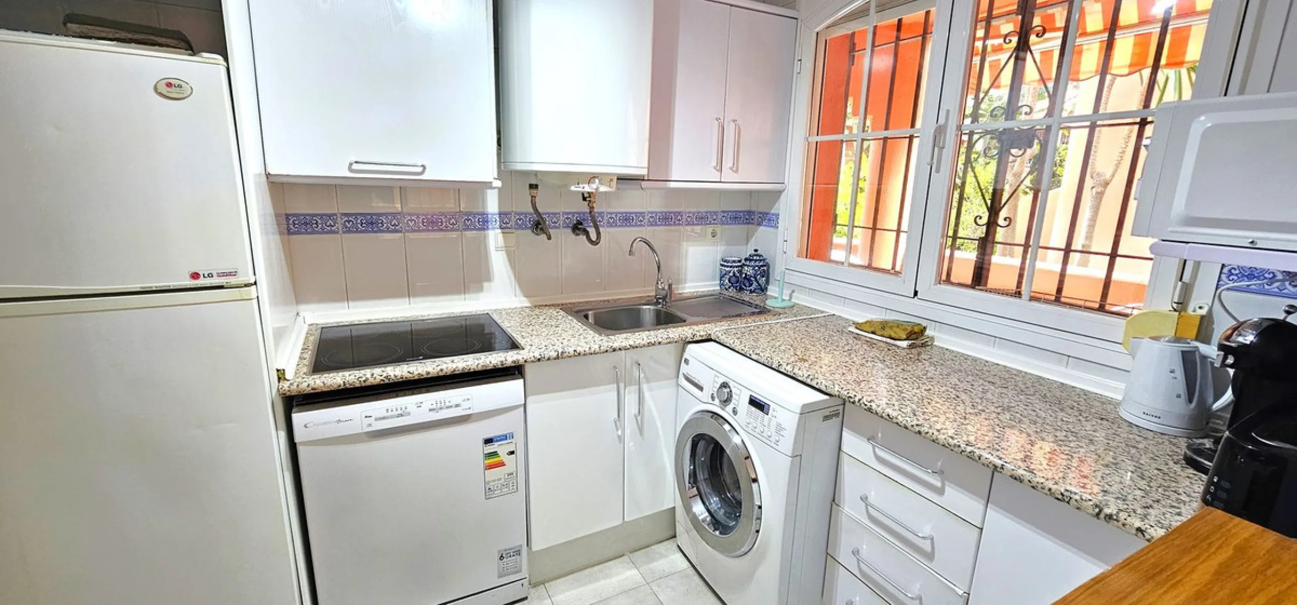 Fantastic, spacious and bright seaside elevated ground floor corner apartment, in a beachfront residential complex, located on one of the best beaches in Marbella. It features a large, very pleasant terrace that surrounds the entire property, perfect for 