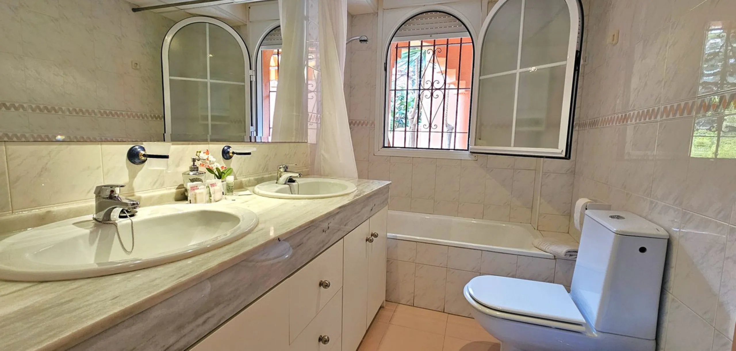 Fantastic, spacious and bright seaside elevated ground floor corner apartment, in a beachfront residential complex, located on one of the best beaches in Marbella. It features a large, very pleasant terrace that surrounds the entire property, perfect for 