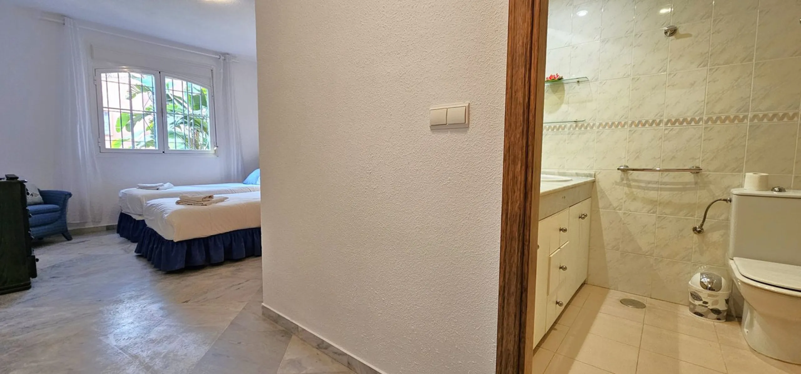 Fantastic, spacious and bright seaside elevated ground floor corner apartment, in a beachfront residential complex, located on one of the best beaches in Marbella. It features a large, very pleasant terrace that surrounds the entire property, perfect for 