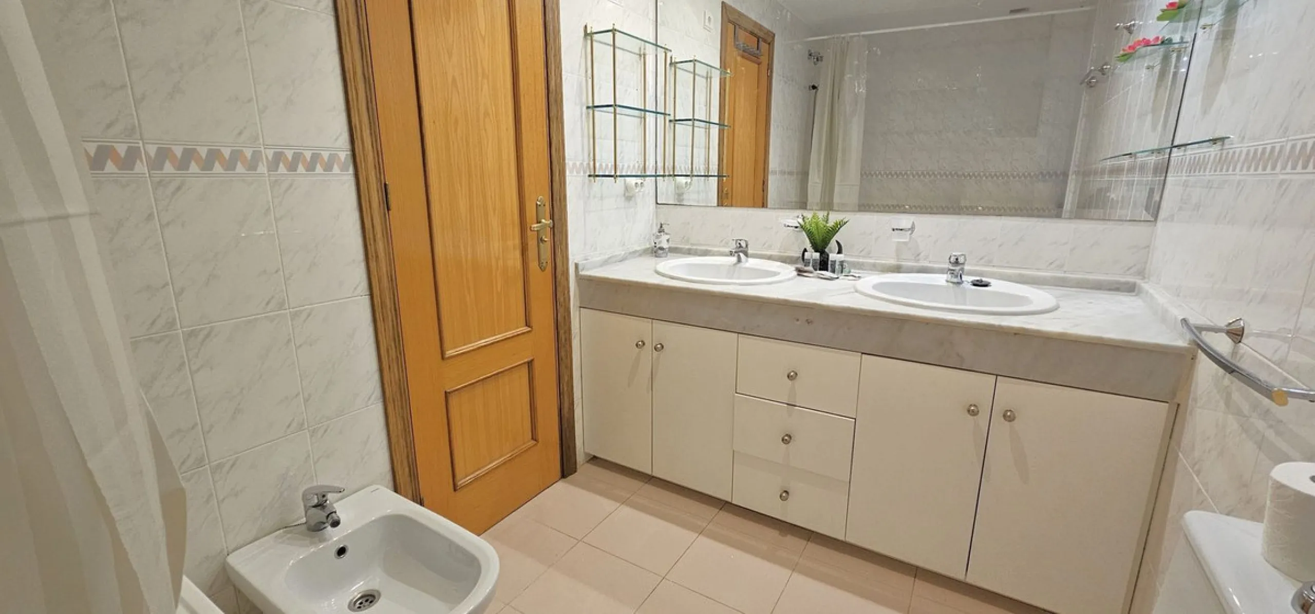Fantastic, spacious and bright seaside elevated ground floor corner apartment, in a beachfront residential complex, located on one of the best beaches in Marbella. It features a large, very pleasant terrace that surrounds the entire property, perfect for 