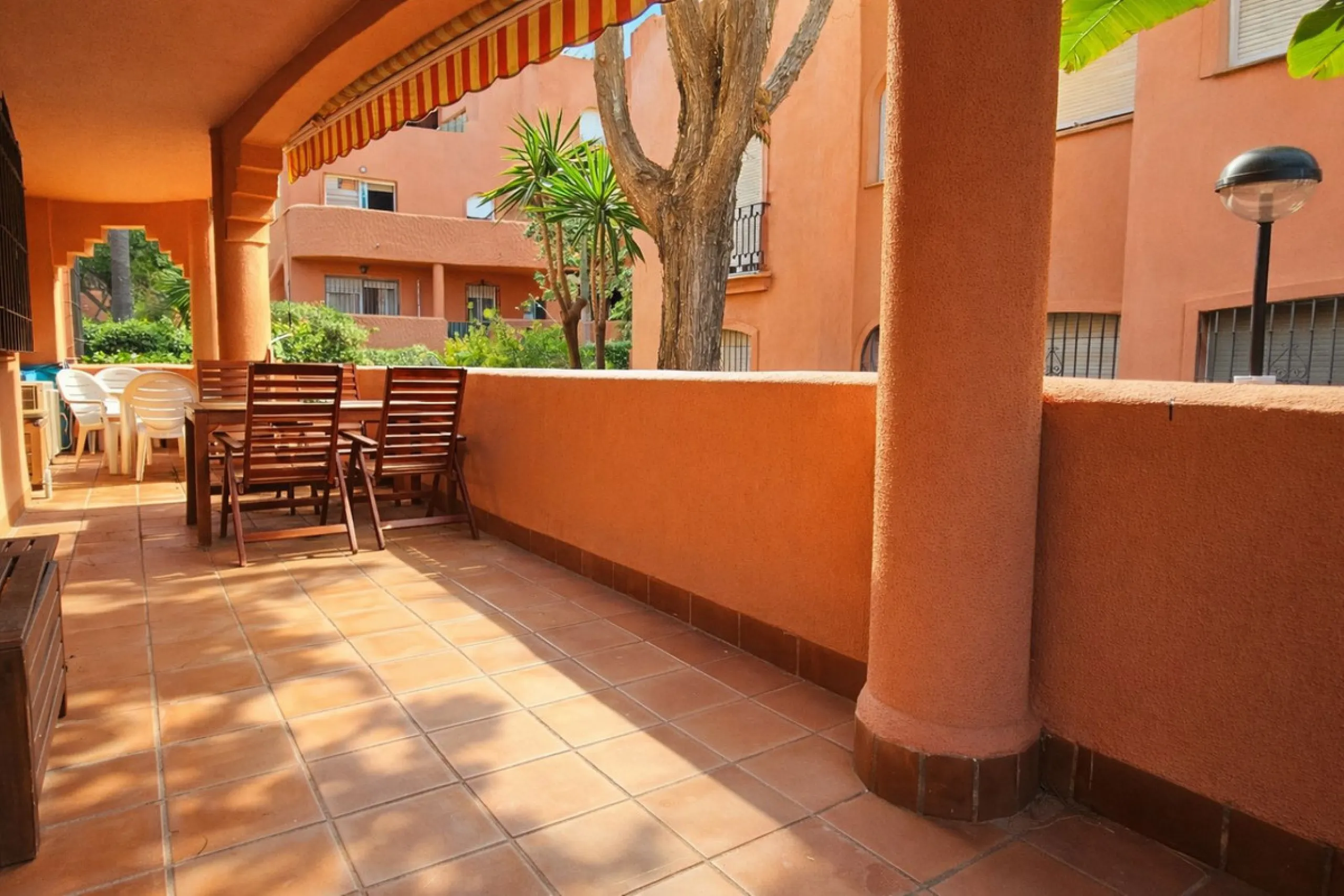 Fantastic, spacious and bright seaside elevated ground floor corner apartment, in a beachfront residential complex, located on one of the best beaches in Marbella. It features a large, very pleasant terrace that surrounds the entire property, perfect for 