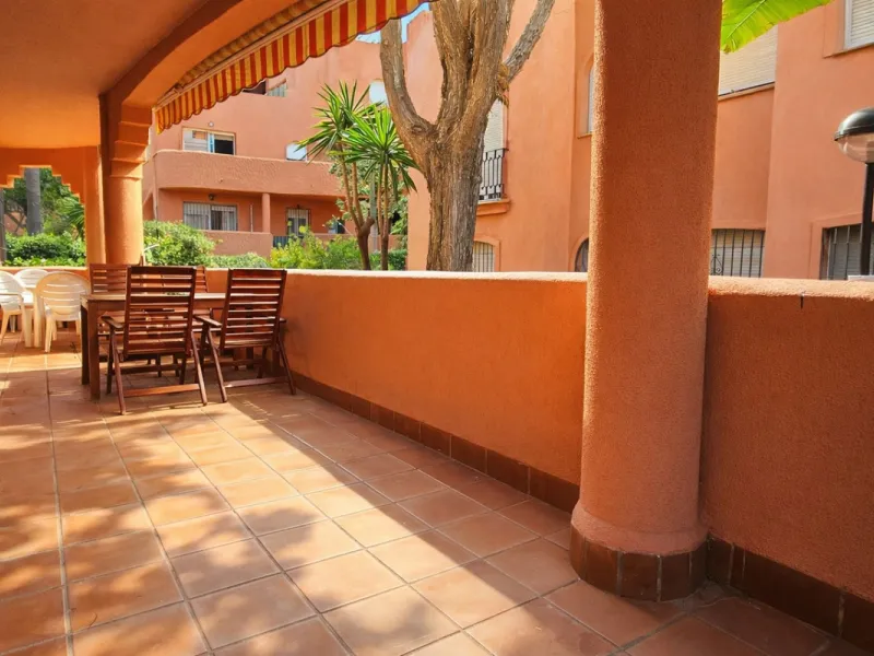 Fantastic, spacious and bright seaside elevated ground floor corner apartment, in a beachfront residential complex, located on one of the best beaches in Marbella. It features a large, very pleasant terrace that surrounds the entire property, perfect for 