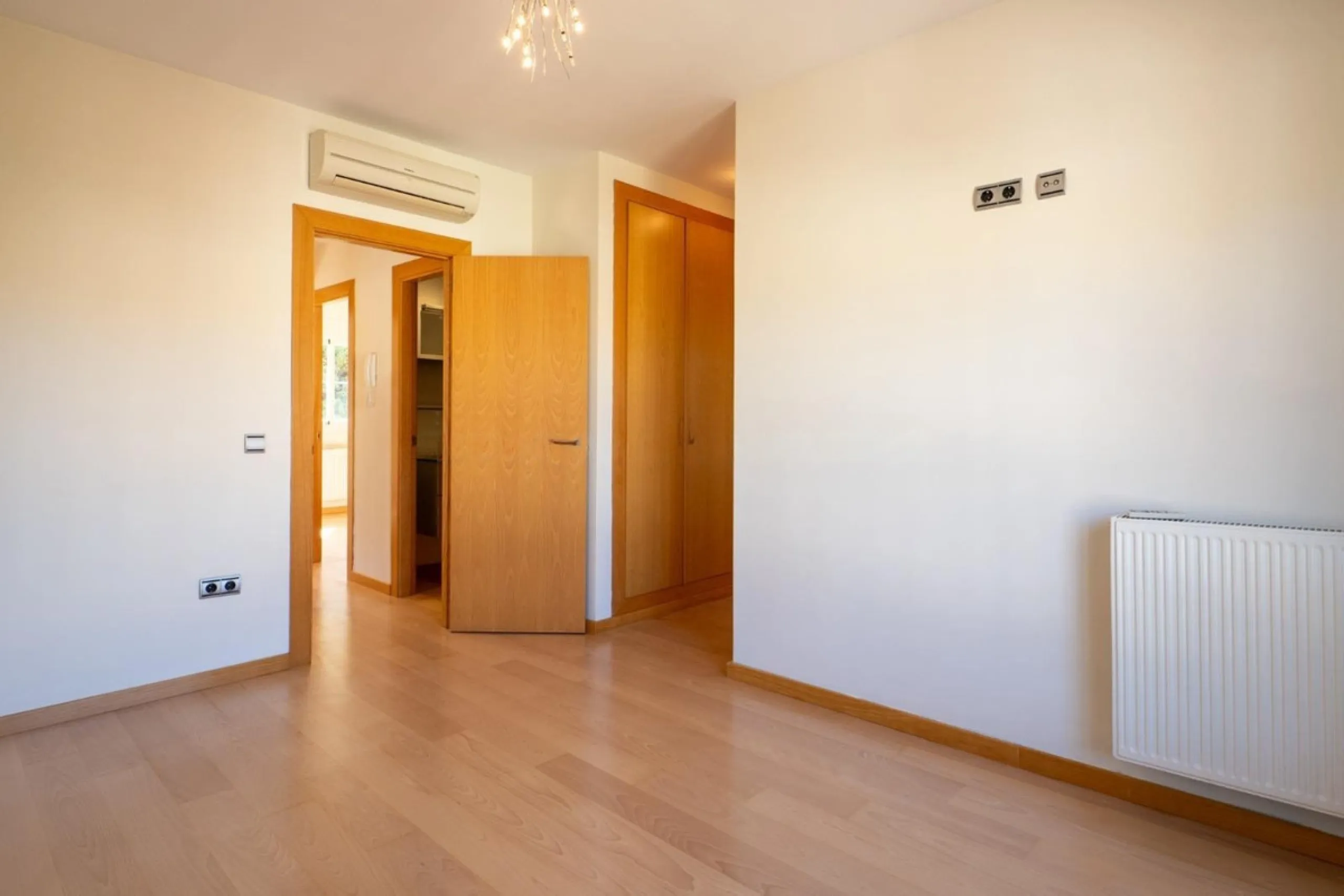House - Townhouse в продаже в Fuengirola, Málaga. В доме 4 спален и 3 ванных комнат. Площадь дома 240 м²