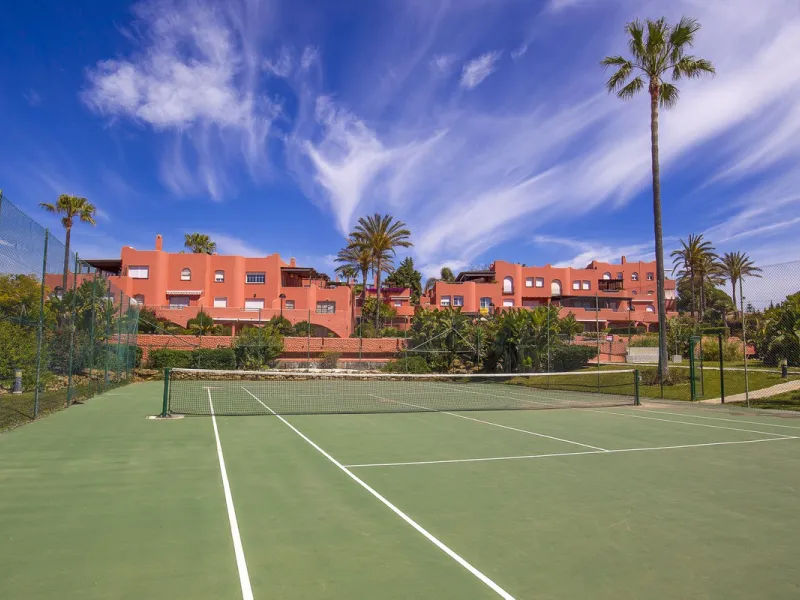 Fantastic, spacious and bright seaside elevated ground floor corner apartment, in a beachfront residential complex, located on one of the best beaches in Marbella. It features a large, very pleasant terrace that surrounds the entire property, perfect for 