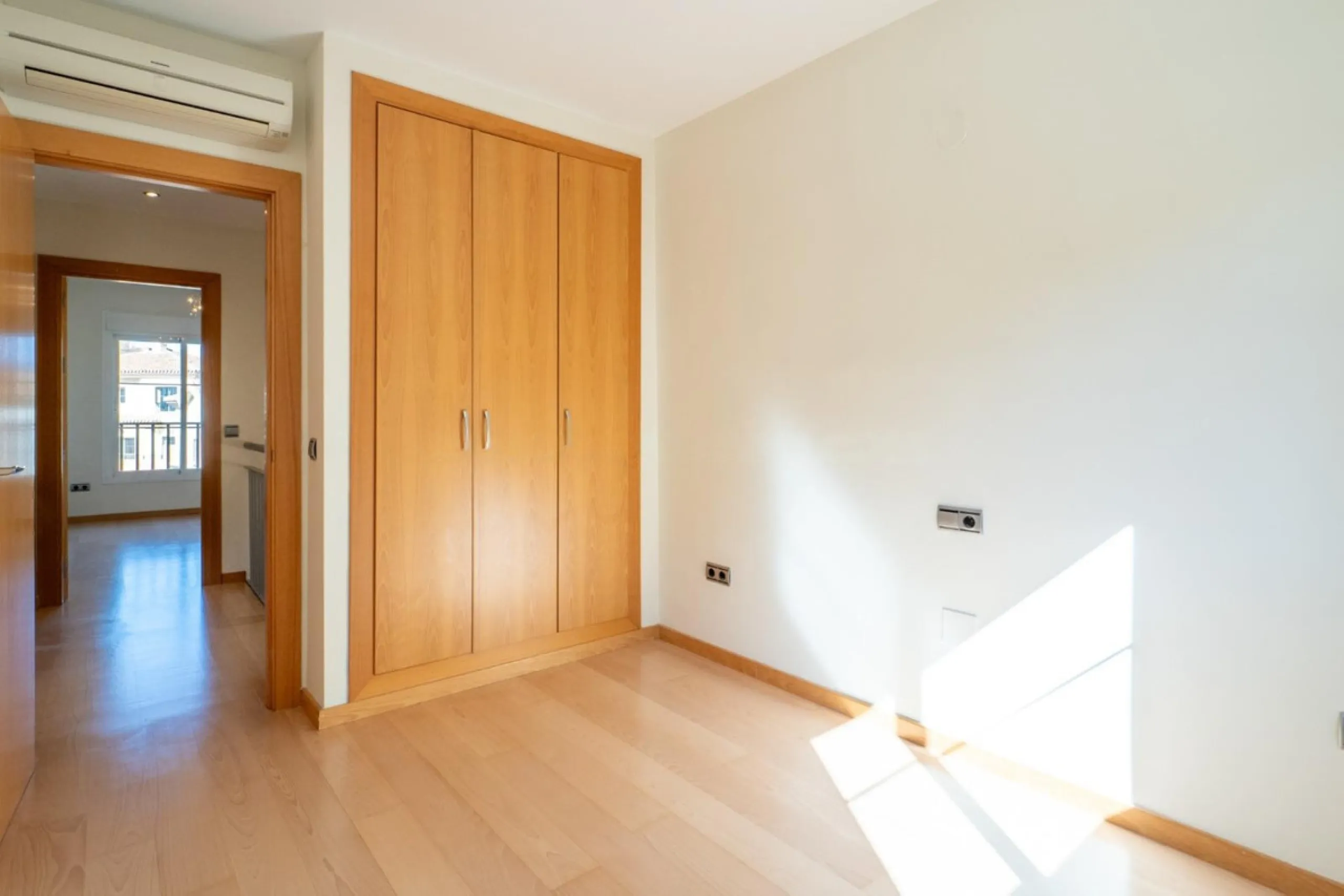 House - Townhouse в продаже в Fuengirola, Málaga. В доме 4 спален и 3 ванных комнат. Площадь дома 240 м²