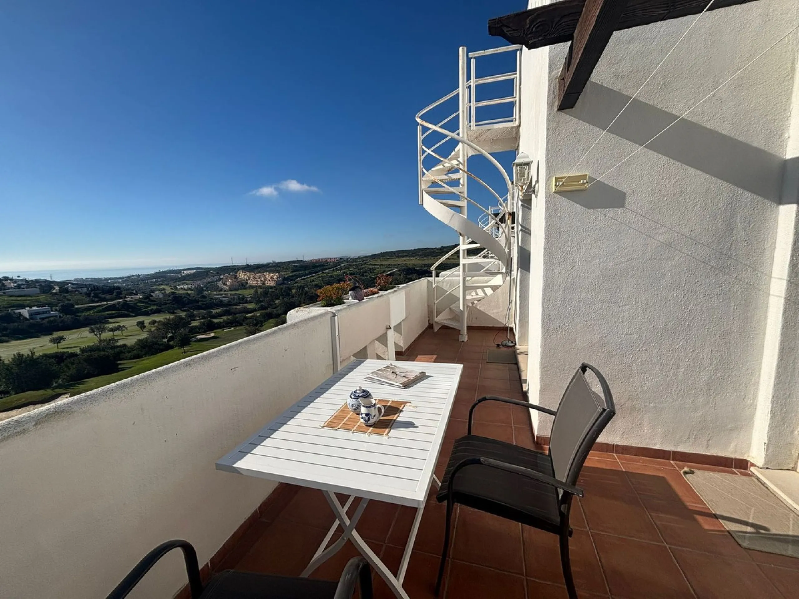 Penthouse with Private Solarium and Panoramic Sea & Golf Views in Valle Romano, Estepona