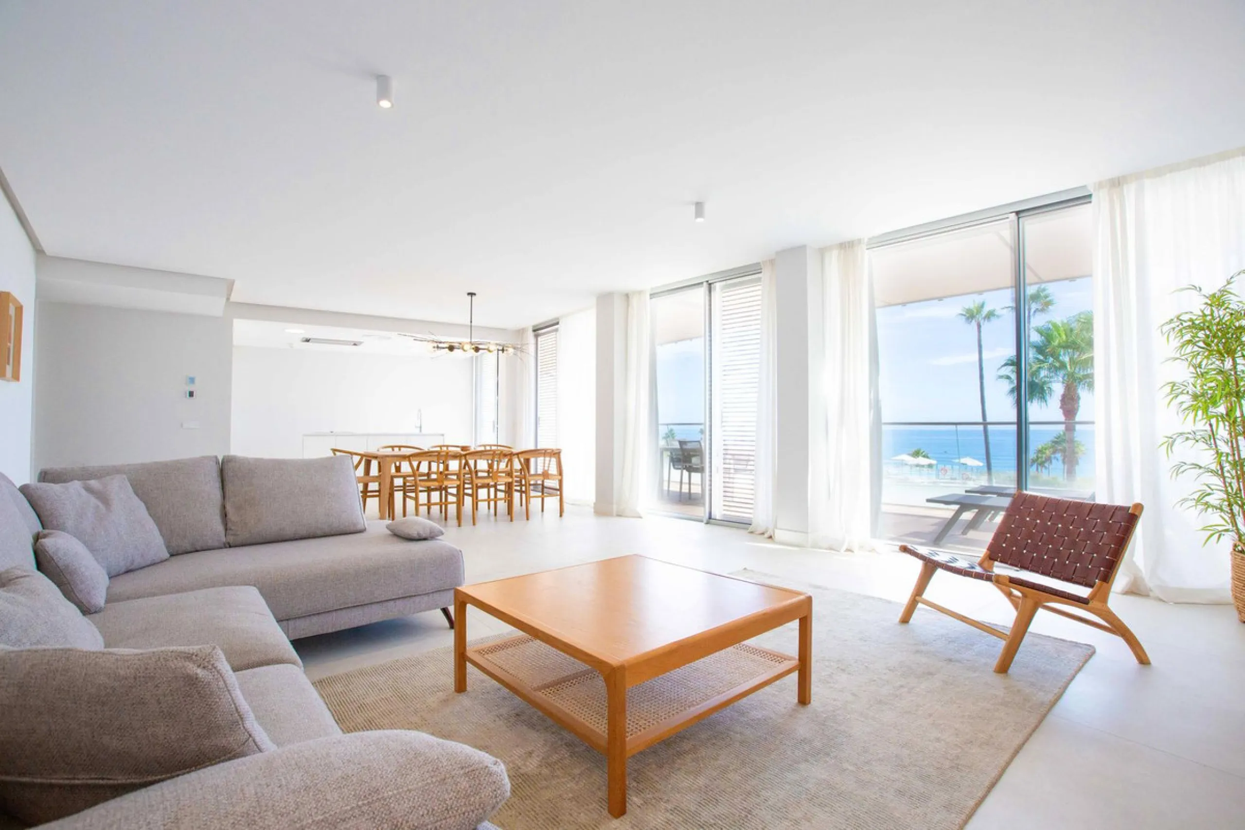 Apartment - Middle Floor Apartment в продаже в Estepona, Málaga. В доме 3 спален и 3 ванных комнат. Площадь дома 159 м²