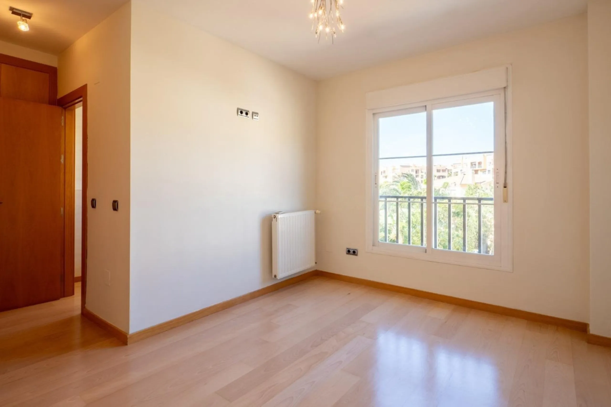 House - Townhouse в продаже в Fuengirola, Málaga. В доме 4 спален и 3 ванных комнат. Площадь дома 240 м²