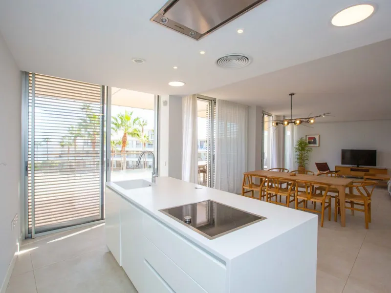 Apartment - Middle Floor Apartment в продаже в Estepona, Málaga. В доме 3 спален и 3 ванных комнат. Площадь дома 159 м²