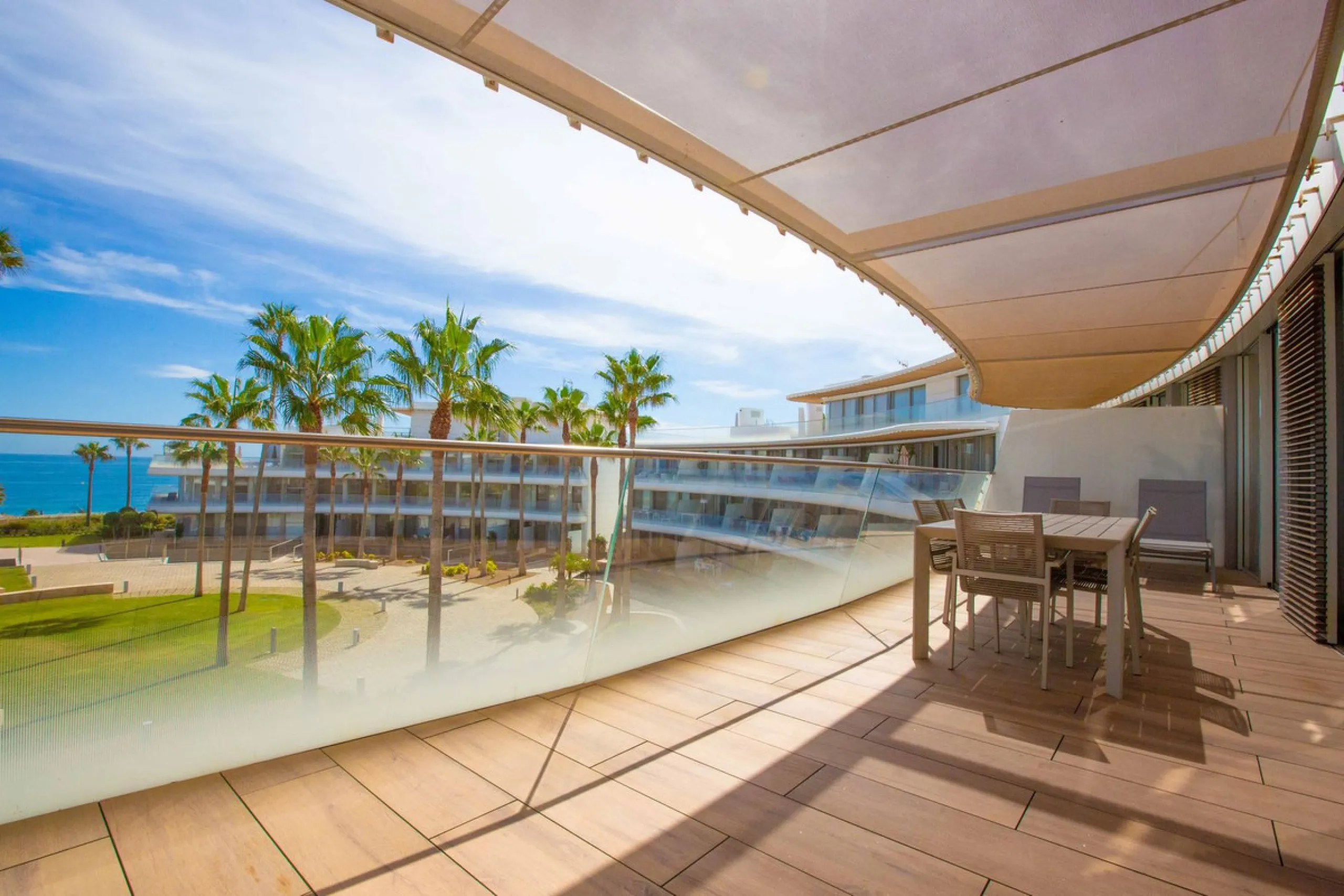 Apartment - Middle Floor Apartment в продаже в Estepona, Málaga. В доме 3 спален и 3 ванных комнат. Площадь дома 159 м²