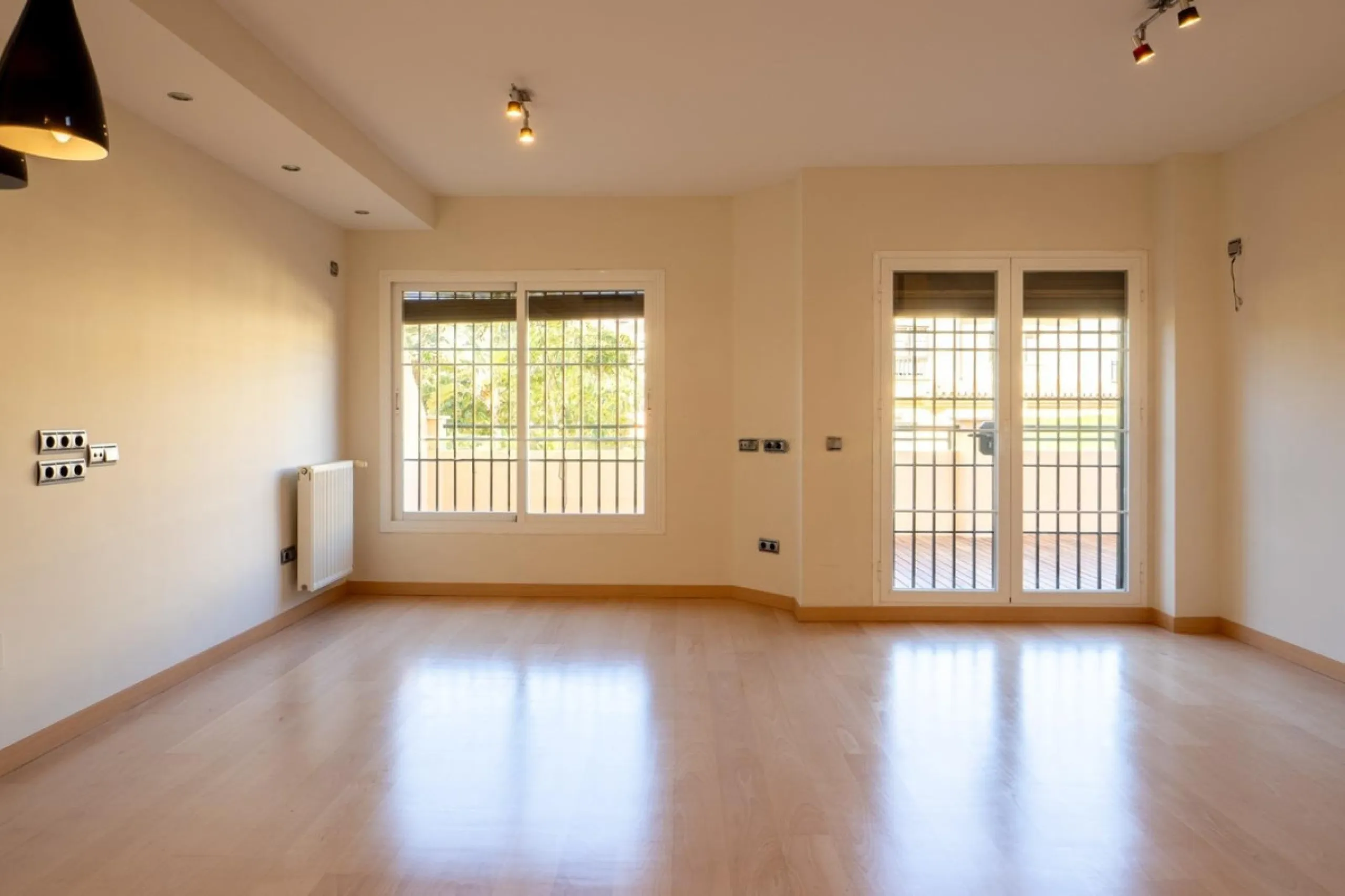 House - Townhouse в продаже в Fuengirola, Málaga. В доме 4 спален и 3 ванных комнат. Площадь дома 240 м²