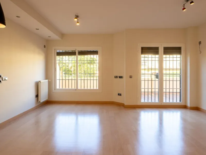House - Townhouse в продаже в Fuengirola, Málaga. В доме 4 спален и 3 ванных комнат. Площадь дома 240 м²