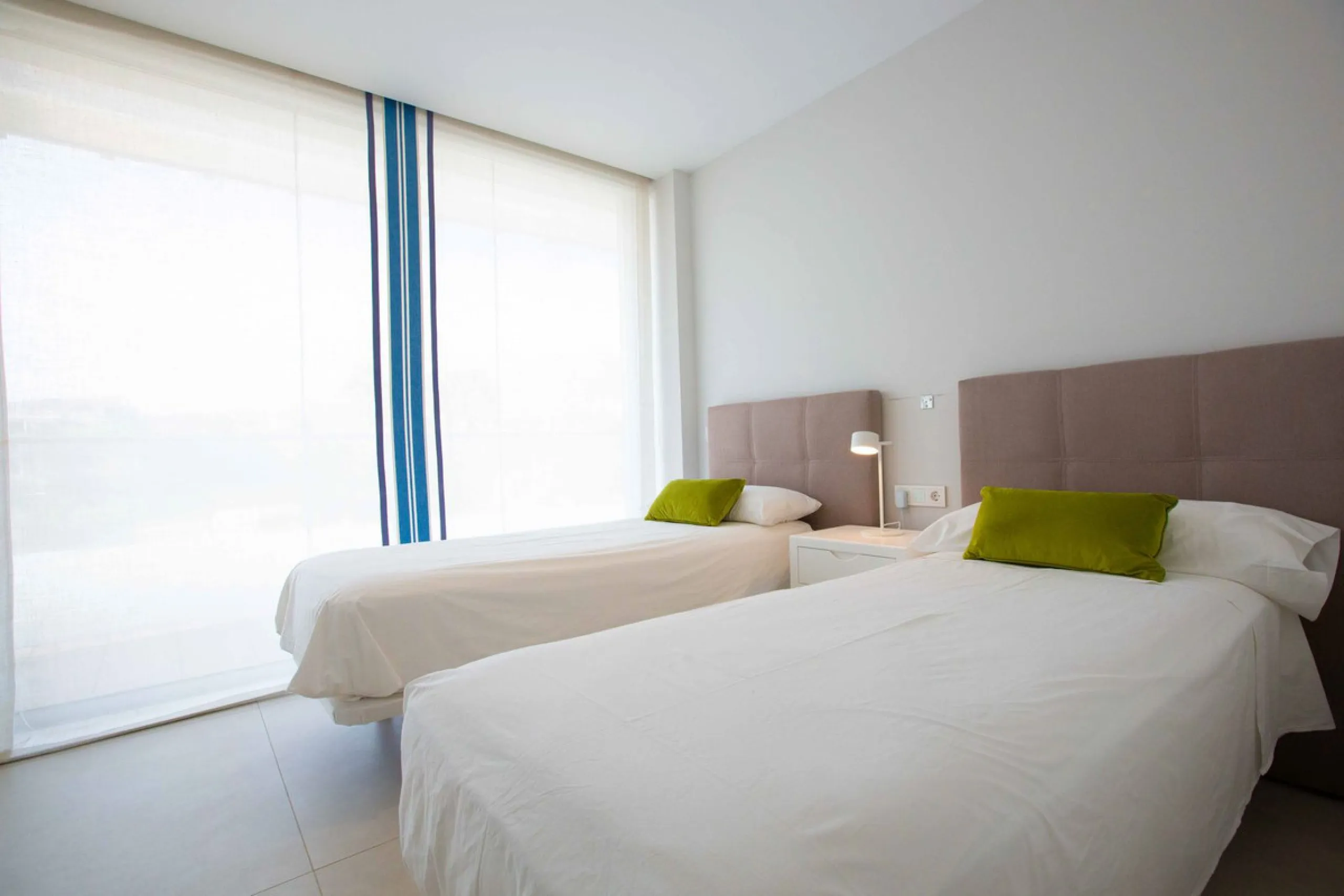 Apartment - Middle Floor Apartment в продаже в Estepona, Málaga. В доме 3 спален и 3 ванных комнат. Площадь дома 159 м²