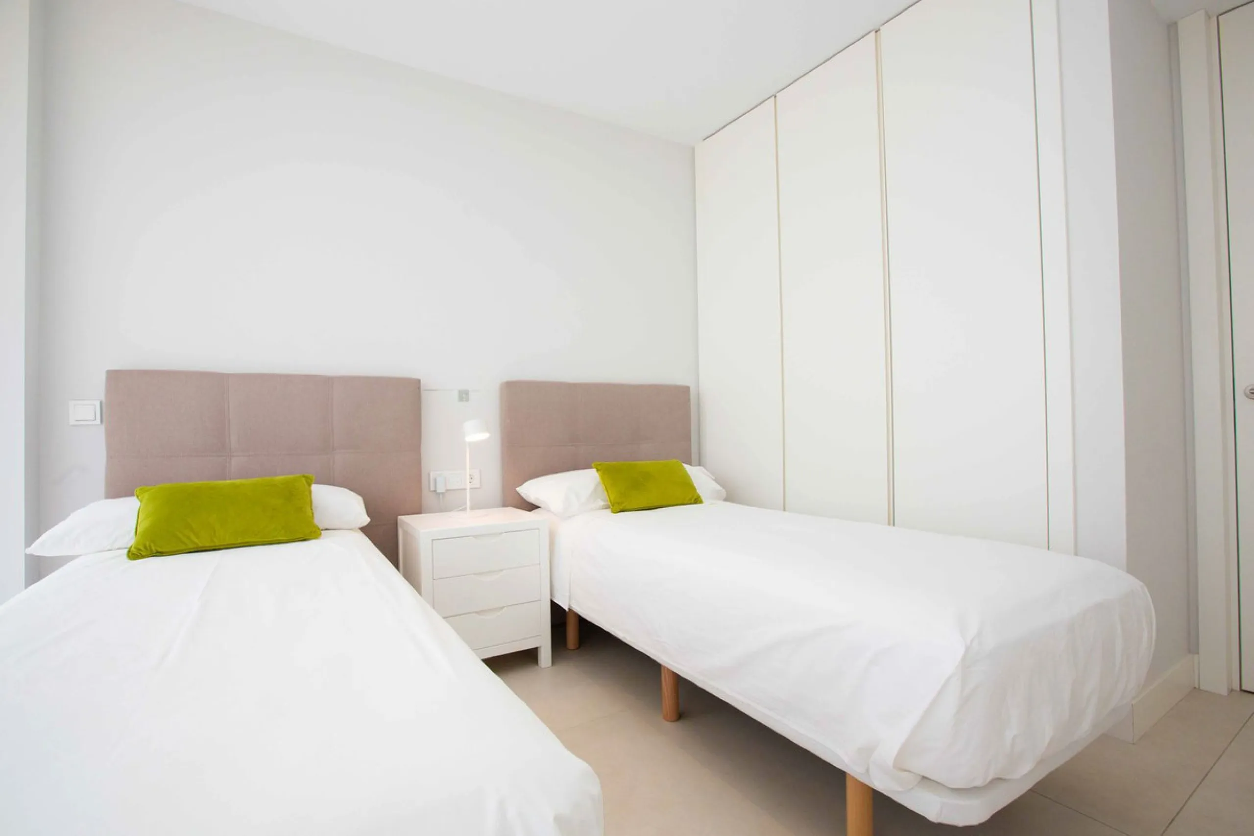 Apartment - Middle Floor Apartment в продаже в Estepona, Málaga. В доме 3 спален и 3 ванных комнат. Площадь дома 159 м²