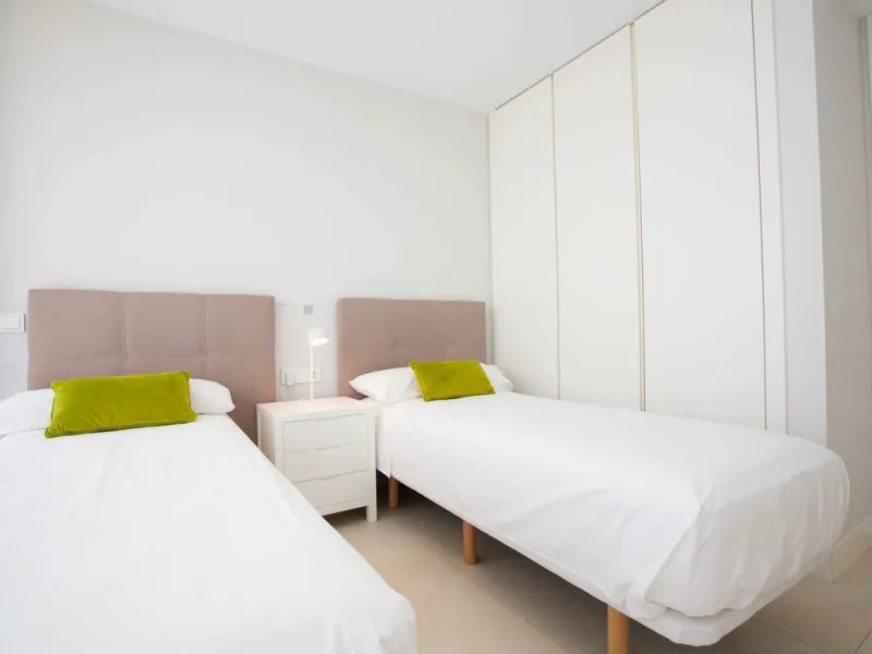 Apartment - Middle Floor Apartment в продаже в Estepona, Málaga. В доме 3 спален и 3 ванных комнат. Площадь дома 159 м²
