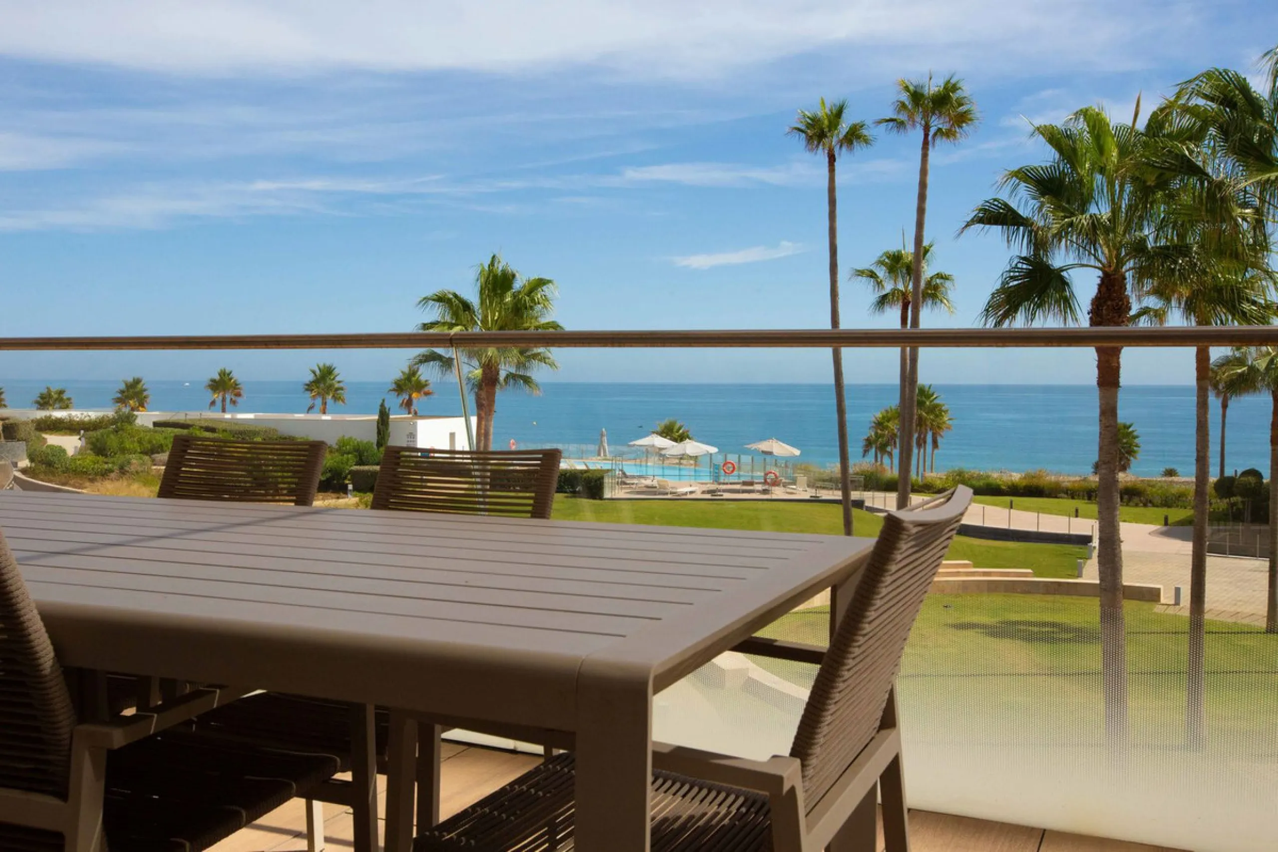 Apartment - Middle Floor Apartment в продаже в Estepona, Málaga. В доме 3 спален и 3 ванных комнат. Площадь дома 159 м²