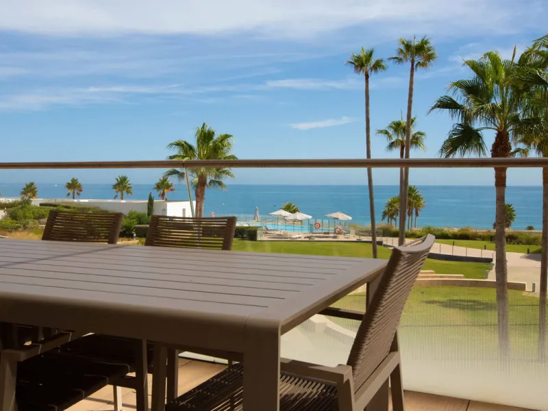 Apartment - Middle Floor Apartment в продаже в Estepona, Málaga. В доме 3 спален и 3 ванных комнат. Площадь дома 159 м²