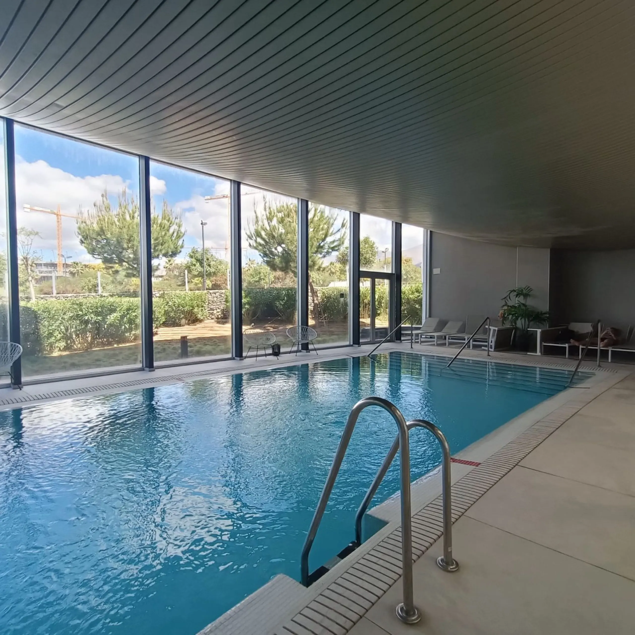 Apartment - Middle Floor Apartment в продаже в Estepona, Málaga. В доме 3 спален и 3 ванных комнат. Площадь дома 159 м²