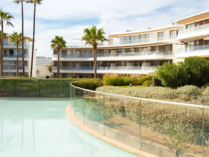 Apartment - Middle Floor Apartment в продаже в Estepona, Málaga. В доме 3 спален и 3 ванных комнат. Площадь дома 159 м²