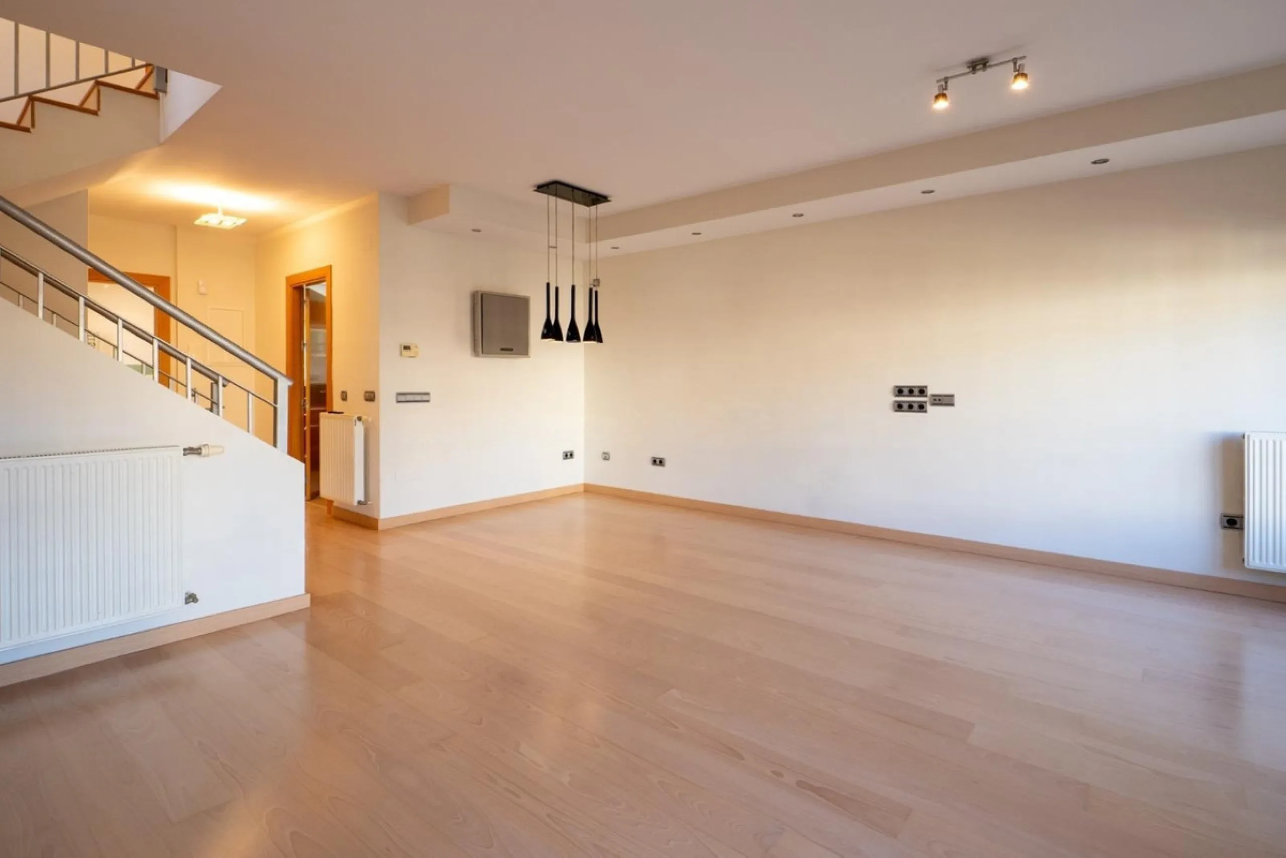 House - Townhouse в продаже в Fuengirola, Málaga. В доме 4 спален и 3 ванных комнат. Площадь дома 240 м²
