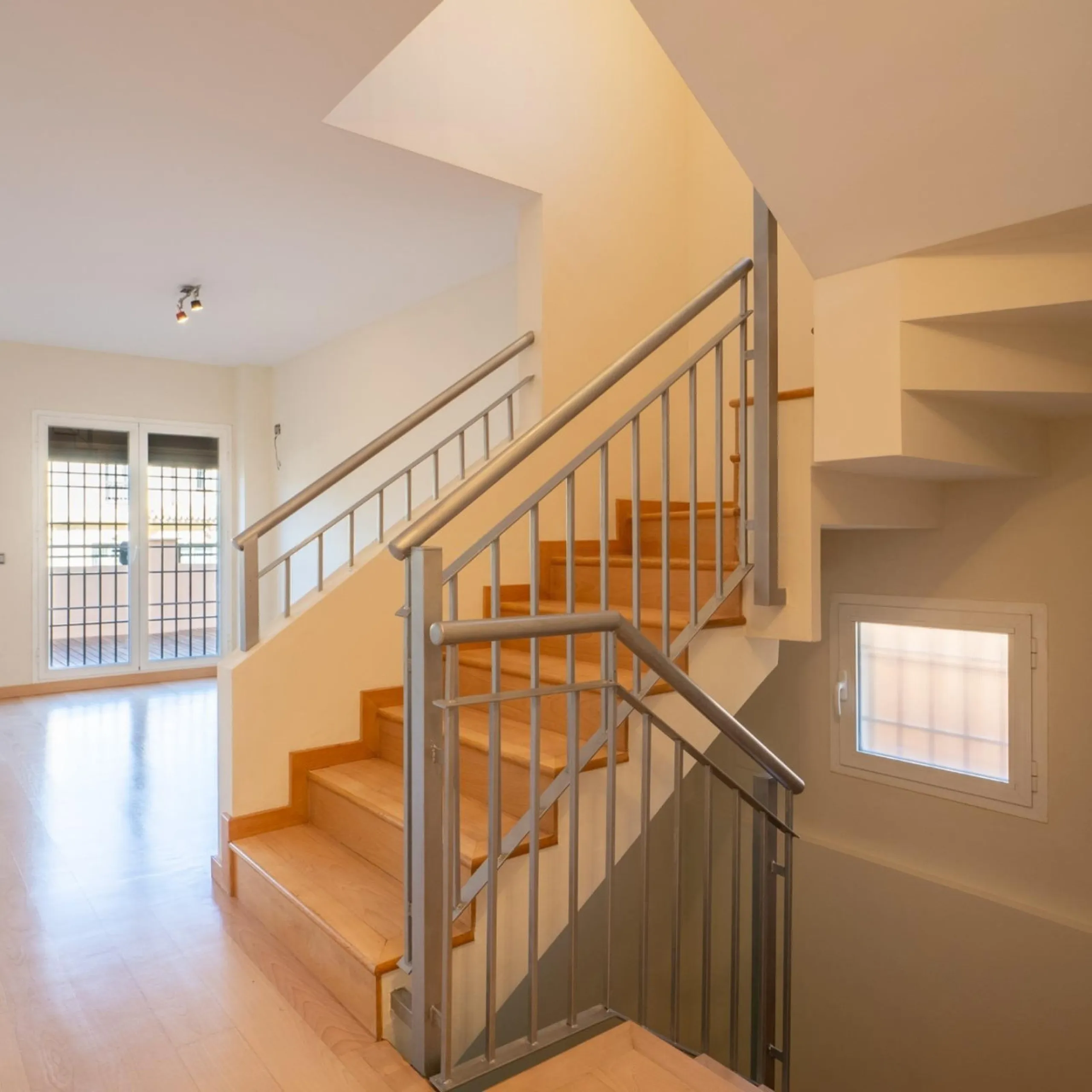 House - Townhouse в продаже в Fuengirola, Málaga. В доме 4 спален и 3 ванных комнат. Площадь дома 240 м²