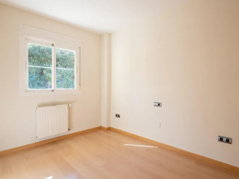 House - Townhouse в продаже в Fuengirola, Málaga. В доме 4 спален и 3 ванных комнат. Площадь дома 240 м²