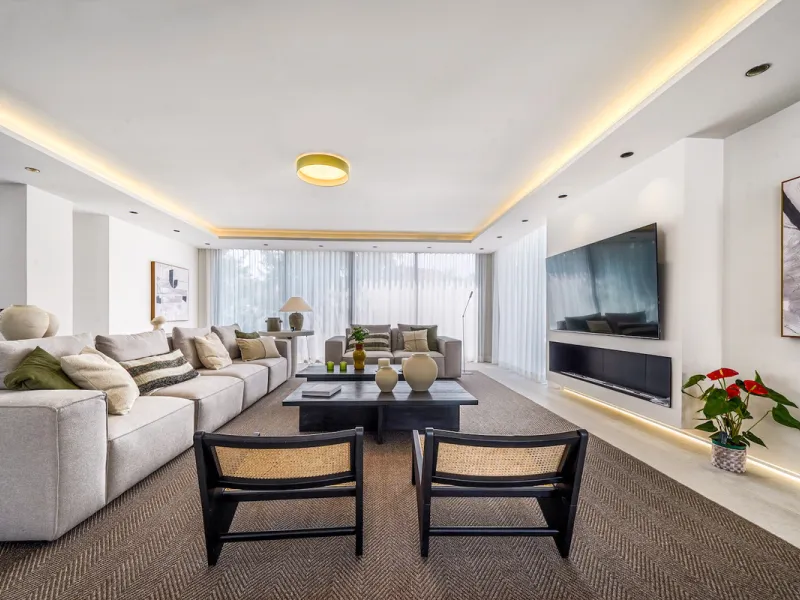 House - Detached Villa в продаже в Marbella, Málaga. В доме 5 спален и 6 ванных комнат. Площадь дома 465 м². Площадь участка 905 м²