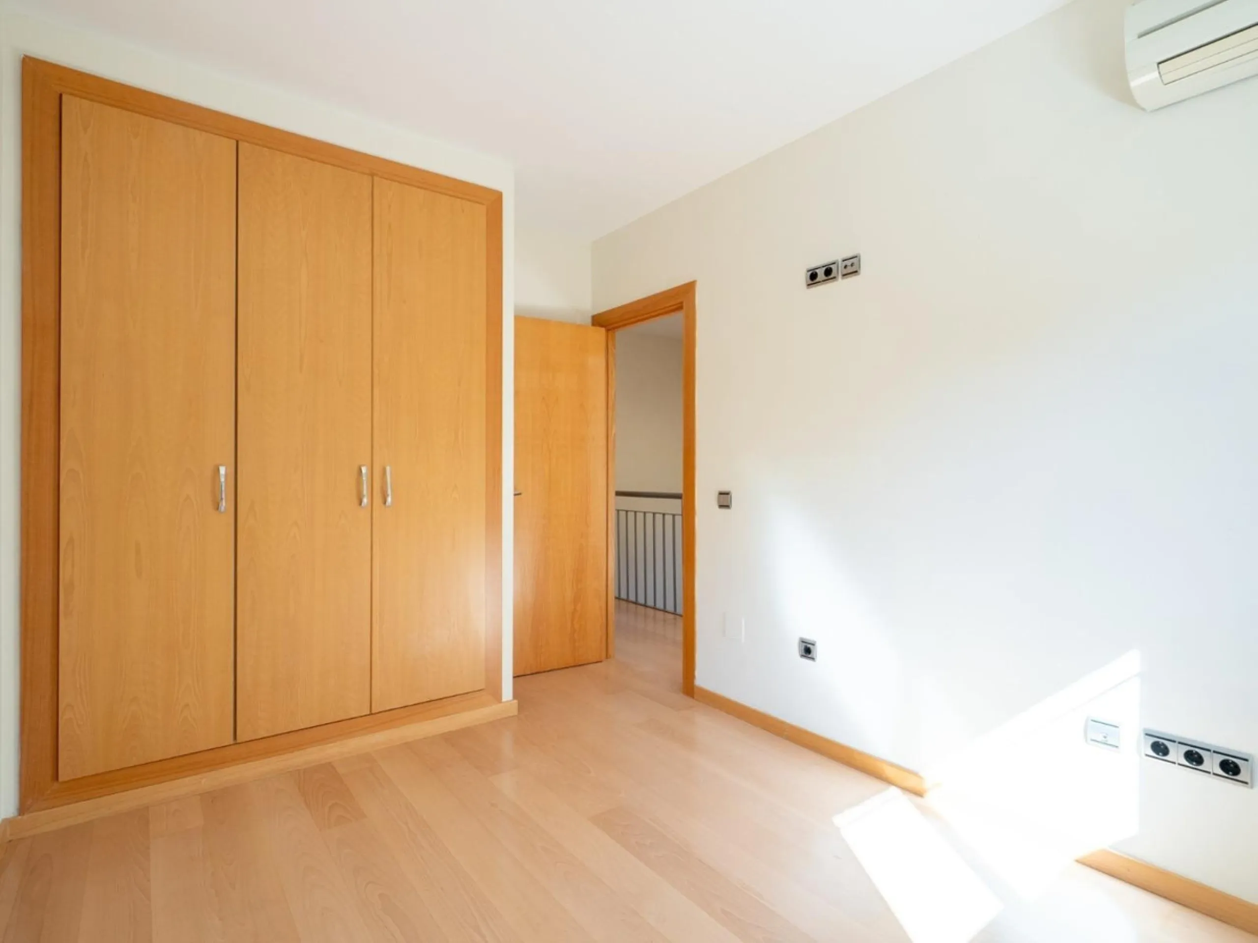 House - Townhouse в продаже в Fuengirola, Málaga. В доме 4 спален и 3 ванных комнат. Площадь дома 240 м²