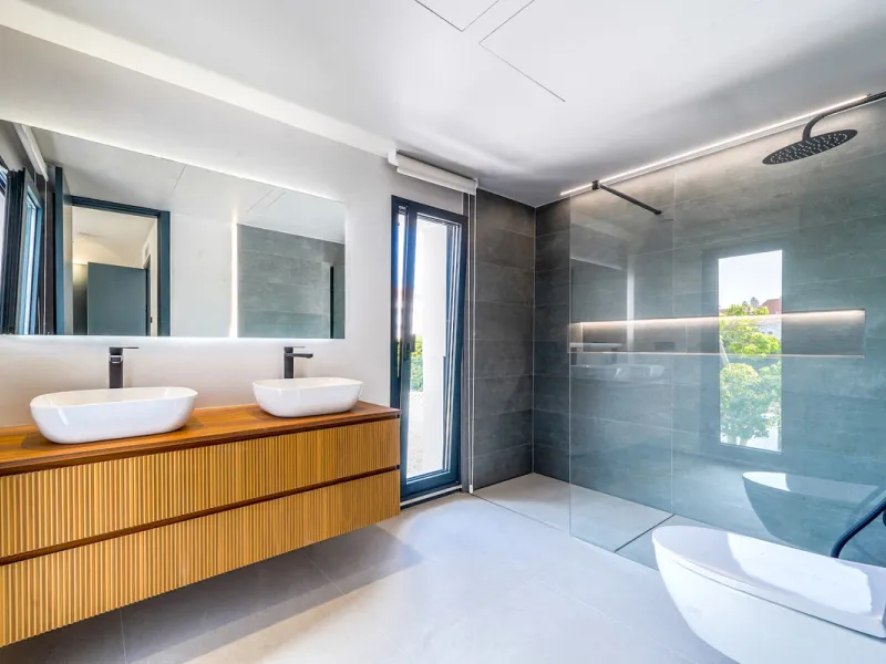 House - Detached Villa в продаже в Marbella, Málaga. В доме 5 спален и 6 ванных комнат. Площадь дома 465 м². Площадь участка 905 м²