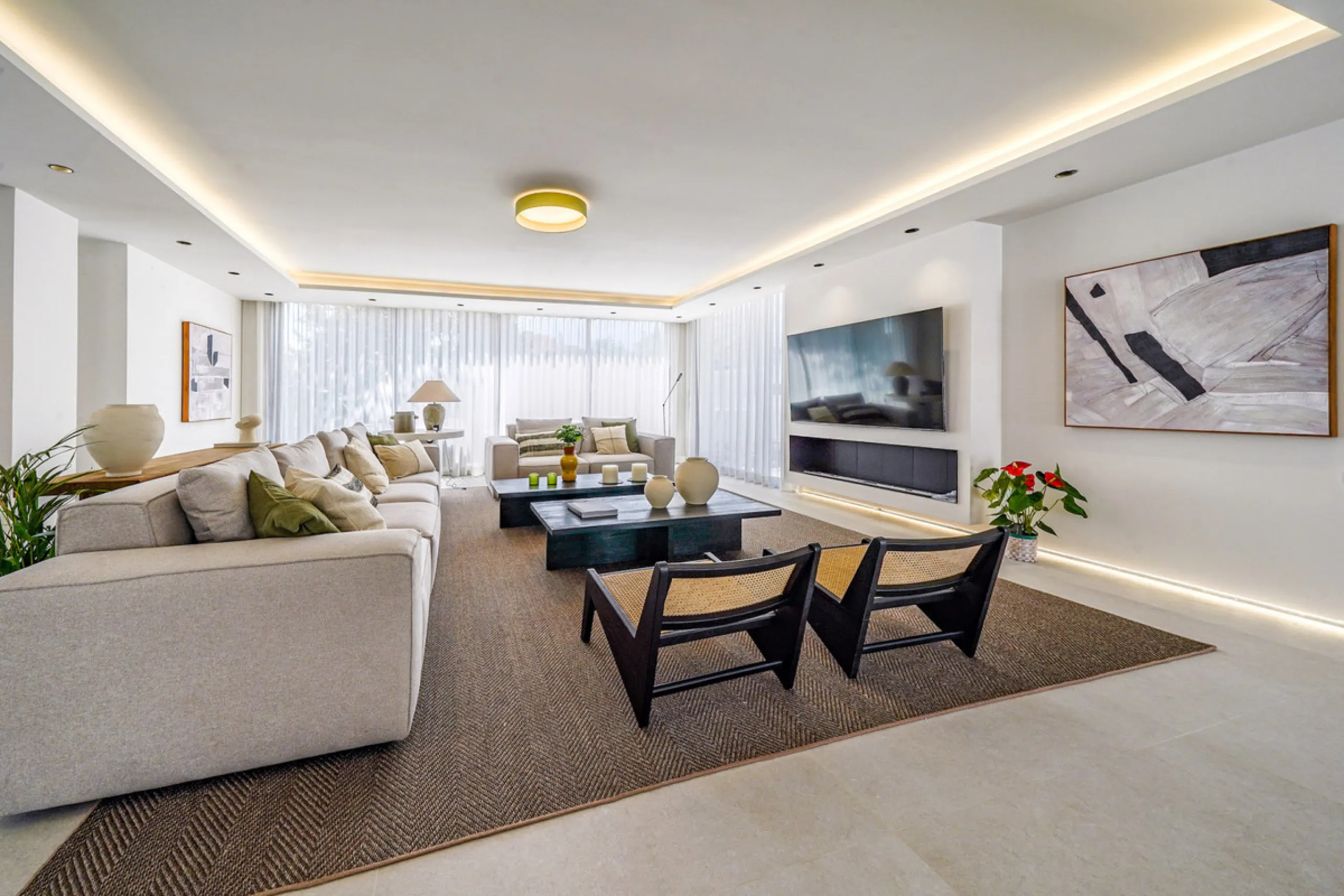 House - Detached Villa в продаже в Marbella, Málaga. В доме 5 спален и 6 ванных комнат. Площадь дома 465 м². Площадь участка 905 м²