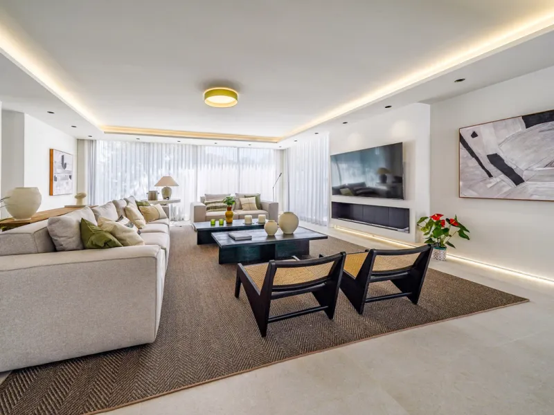 House - Detached Villa в продаже в Marbella, Málaga. В доме 5 спален и 6 ванных комнат. Площадь дома 465 м². Площадь участка 905 м²