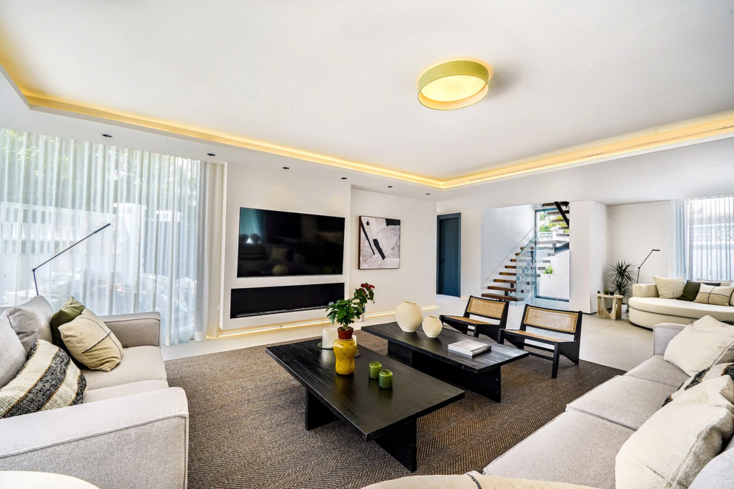 House - Detached Villa в продаже в Marbella, Málaga. В доме 5 спален и 6 ванных комнат. Площадь дома 465 м². Площадь участка 905 м²