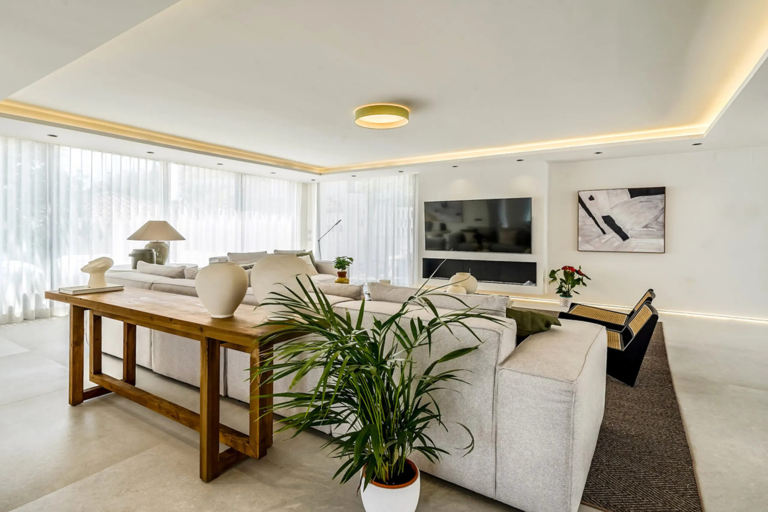 House - Detached Villa в продаже в Marbella, Málaga. В доме 5 спален и 6 ванных комнат. Площадь дома 465 м². Площадь участка 905 м²