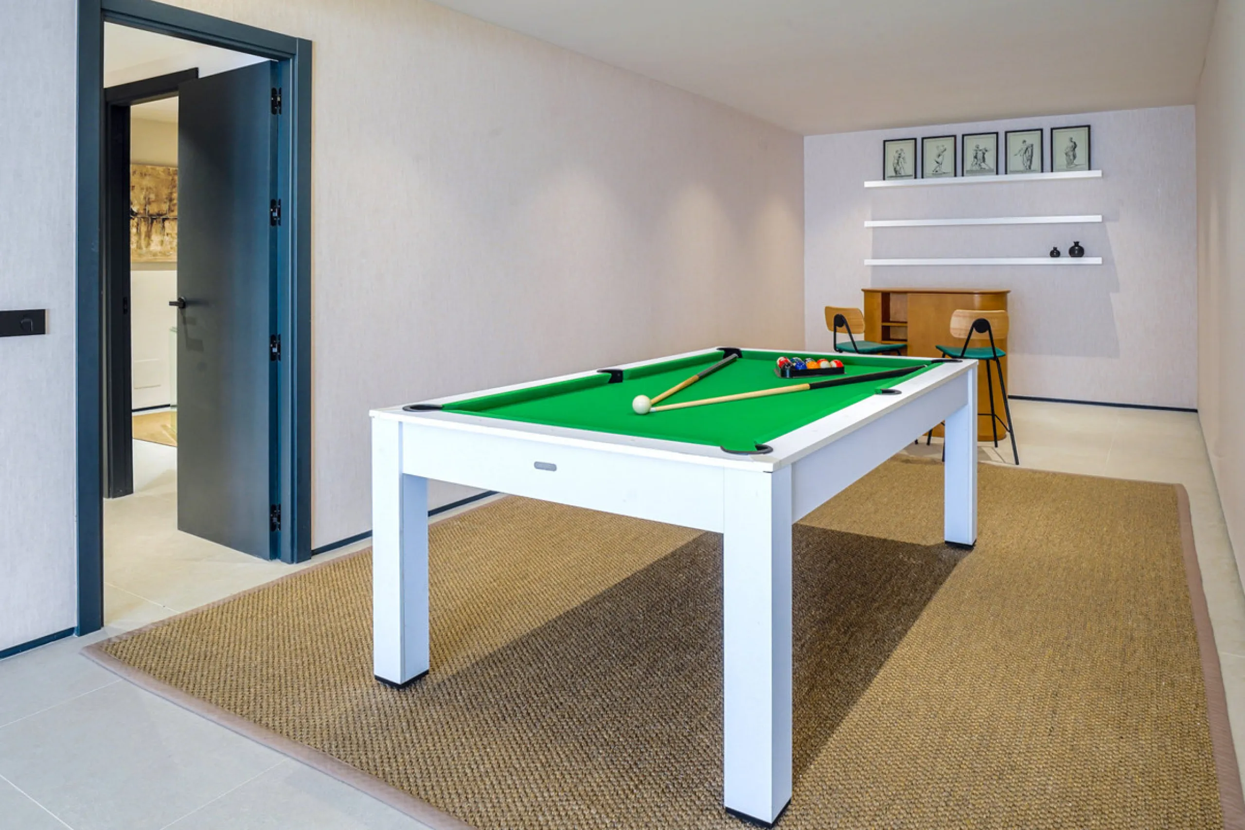 House - Detached Villa в продаже в Marbella, Málaga. В доме 5 спален и 6 ванных комнат. Площадь дома 465 м². Площадь участка 905 м²