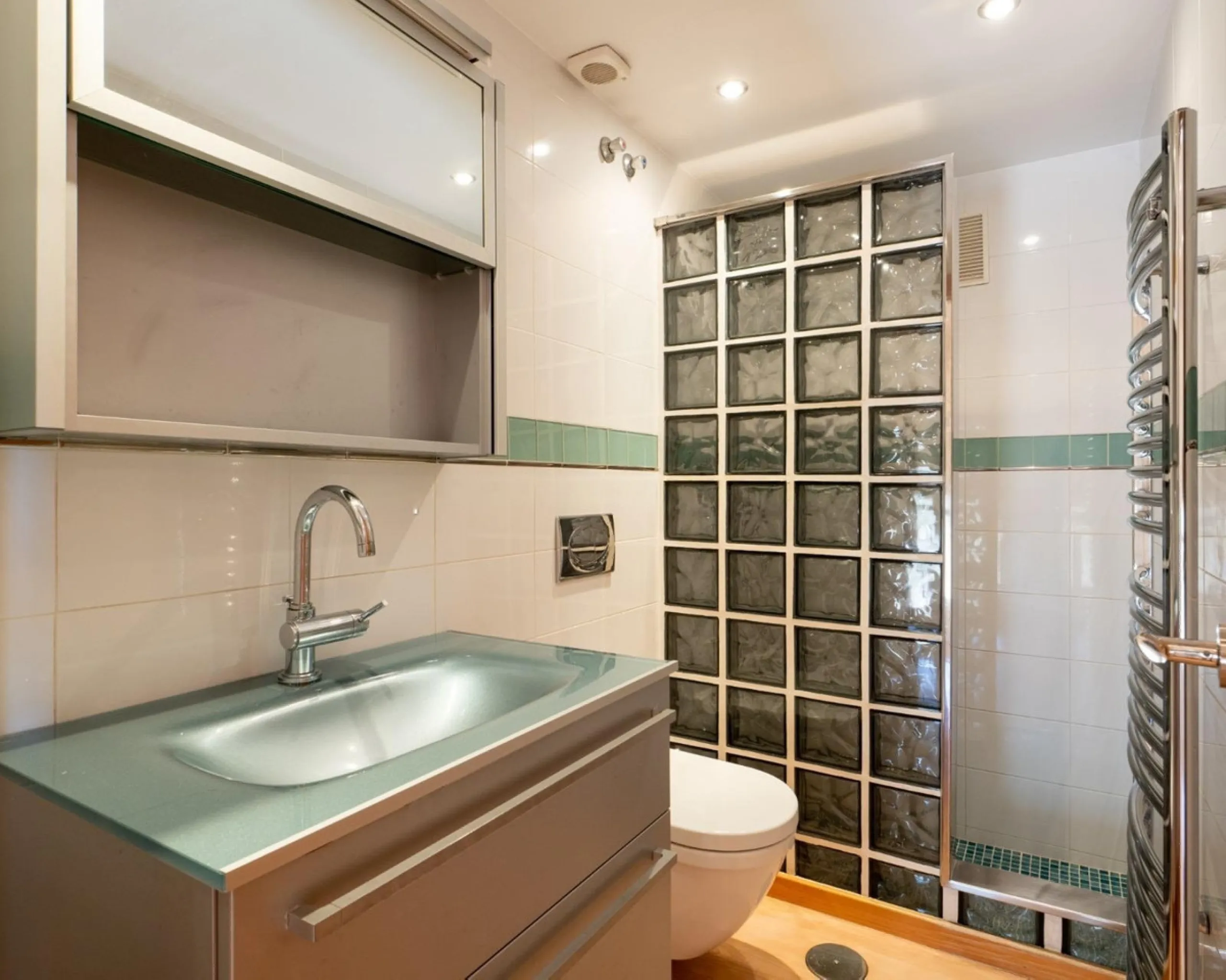 House - Townhouse в продаже в Fuengirola, Málaga. В доме 4 спален и 3 ванных комнат. Площадь дома 240 м²