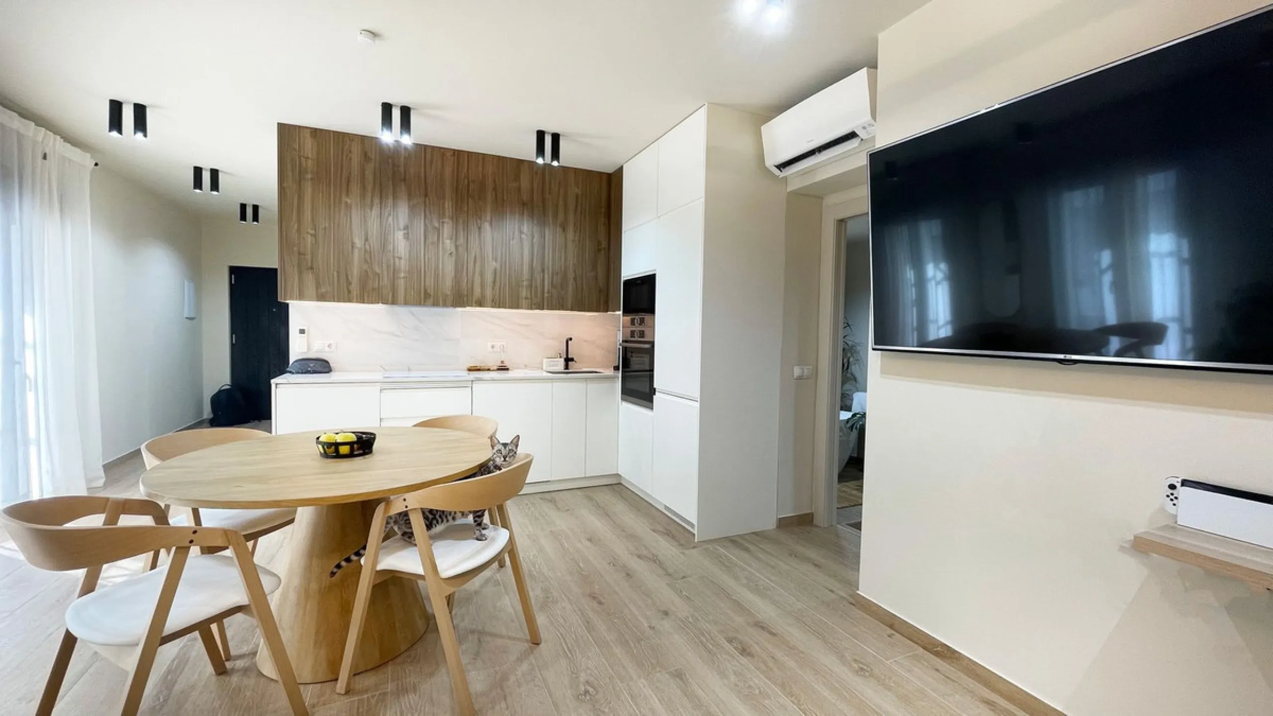 A lovely and completly refurbished  2 bedrooms apartment in the heart of Puerto Banus Muelle Ribera.