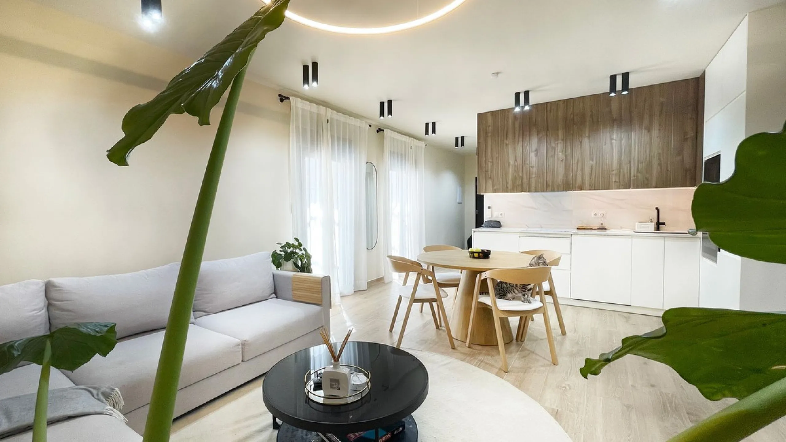 A lovely and completly refurbished  2 bedrooms apartment in the heart of Puerto Banus Muelle Ribera.