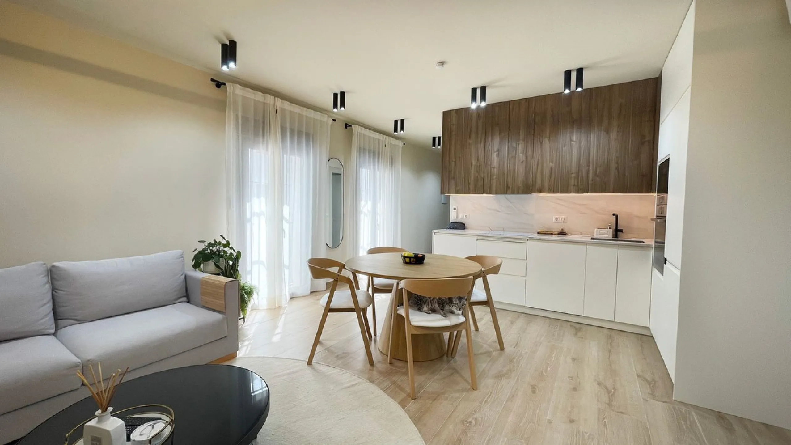 A lovely and completly refurbished  2 bedrooms apartment in the heart of Puerto Banus Muelle Ribera.