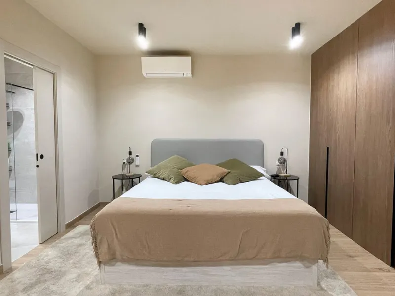 A lovely and completly refurbished  2 bedrooms apartment in the heart of Puerto Banus Muelle Ribera.