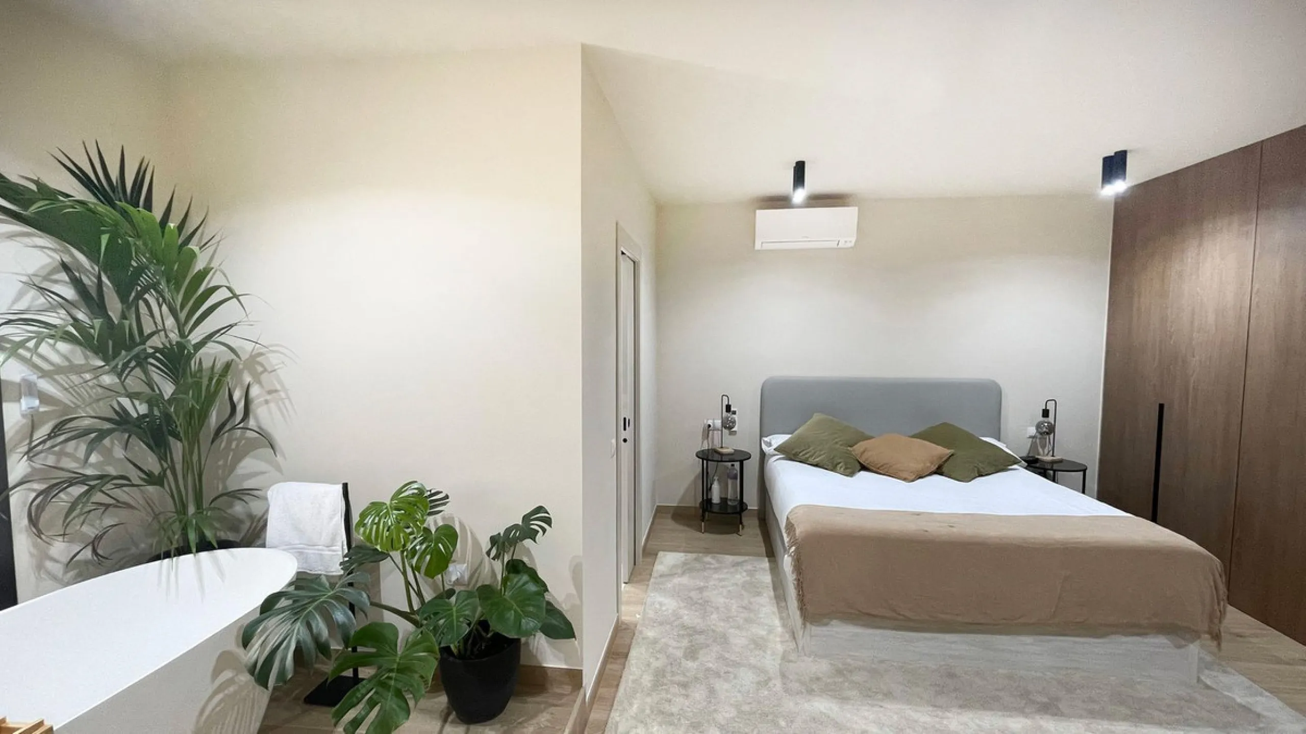 A lovely and completly refurbished  2 bedrooms apartment in the heart of Puerto Banus Muelle Ribera.