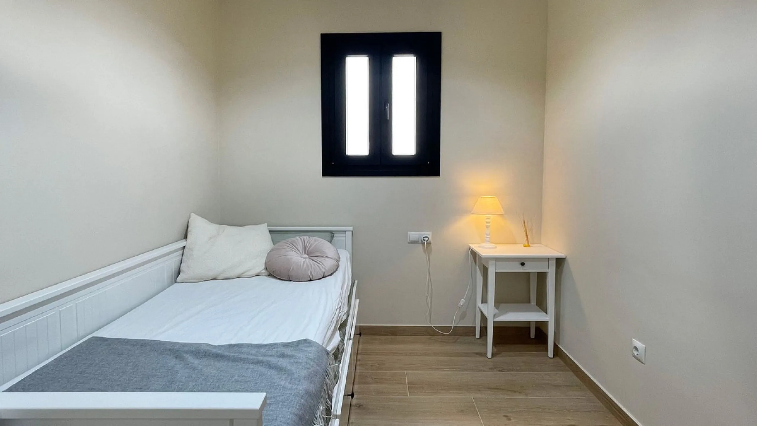 A lovely and completly refurbished  2 bedrooms apartment in the heart of Puerto Banus Muelle Ribera.