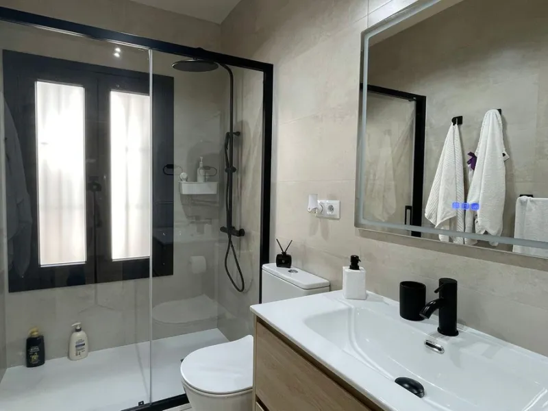 A lovely and completly refurbished  2 bedrooms apartment in the heart of Puerto Banus Muelle Ribera.